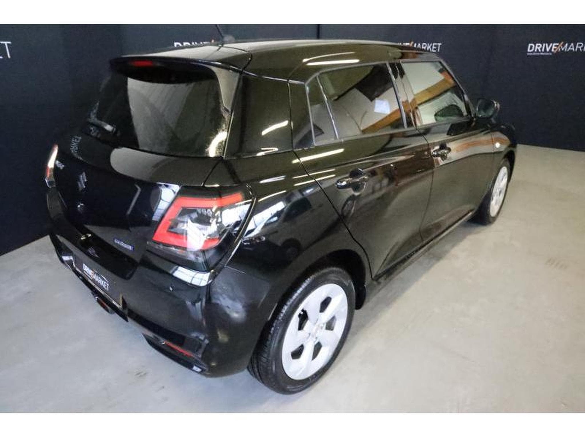 Suzuki Swift GL+ (2026) - Photo 19