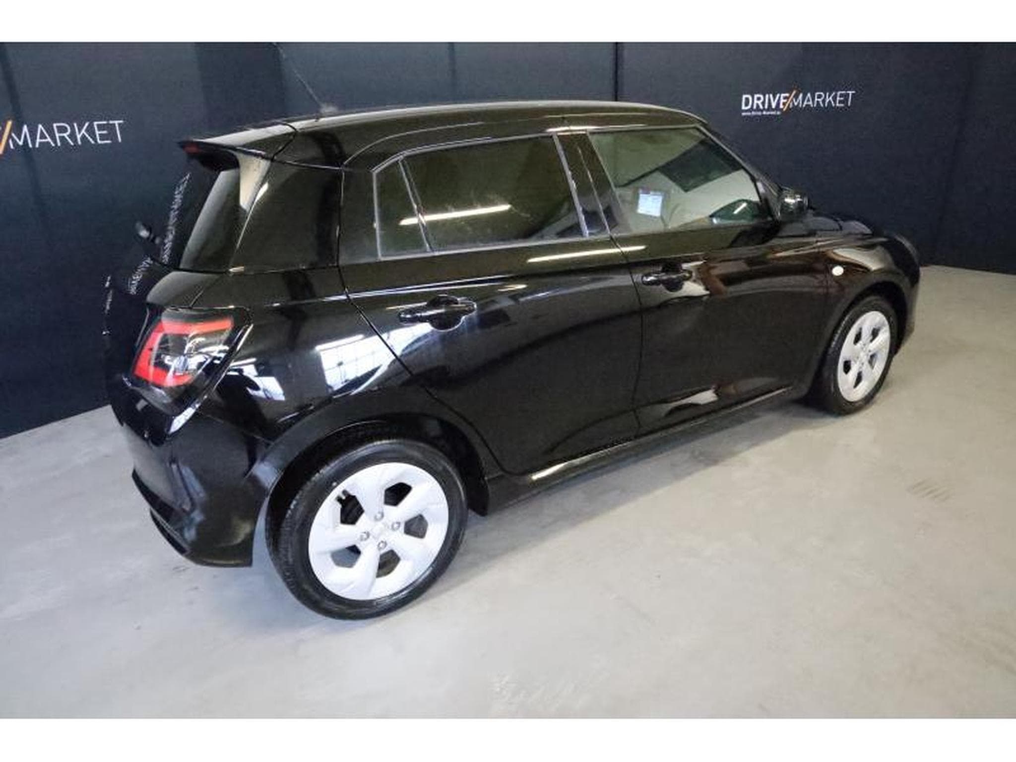Suzuki Swift GL+ (2026) - Photo 21