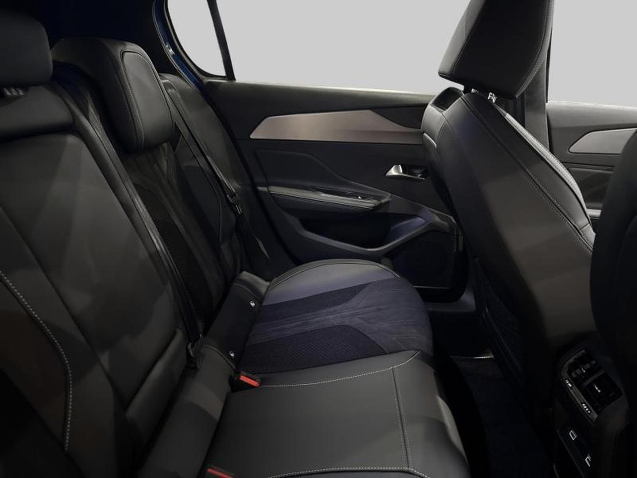 Peugeot 308 GT 130EAT8 (2023) - Photo 10