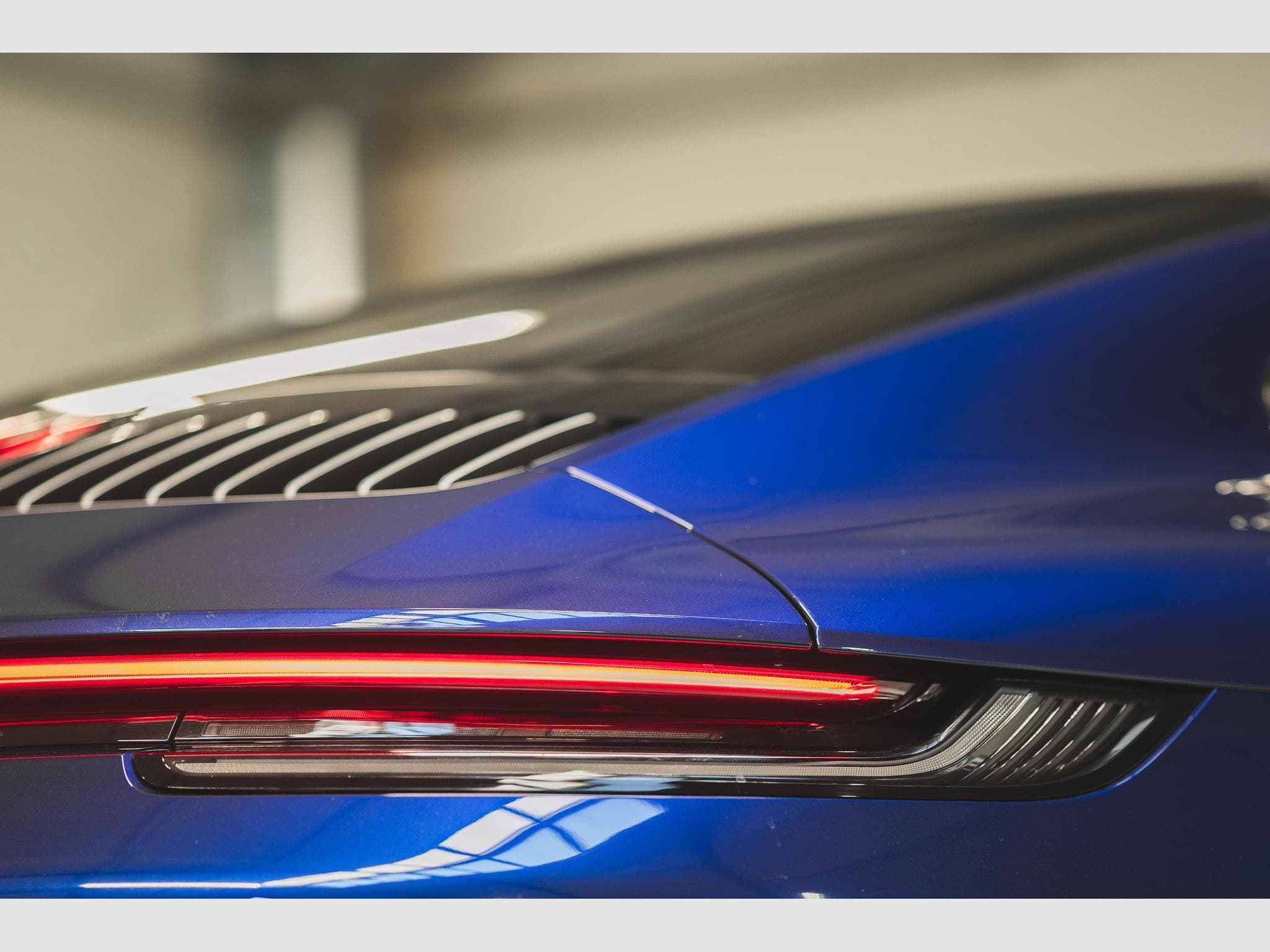 Porsche 911 Carrera 4S - SportDesign – Toit Carbone – Bleu Gentiane – Ap (2019) - Foto 19