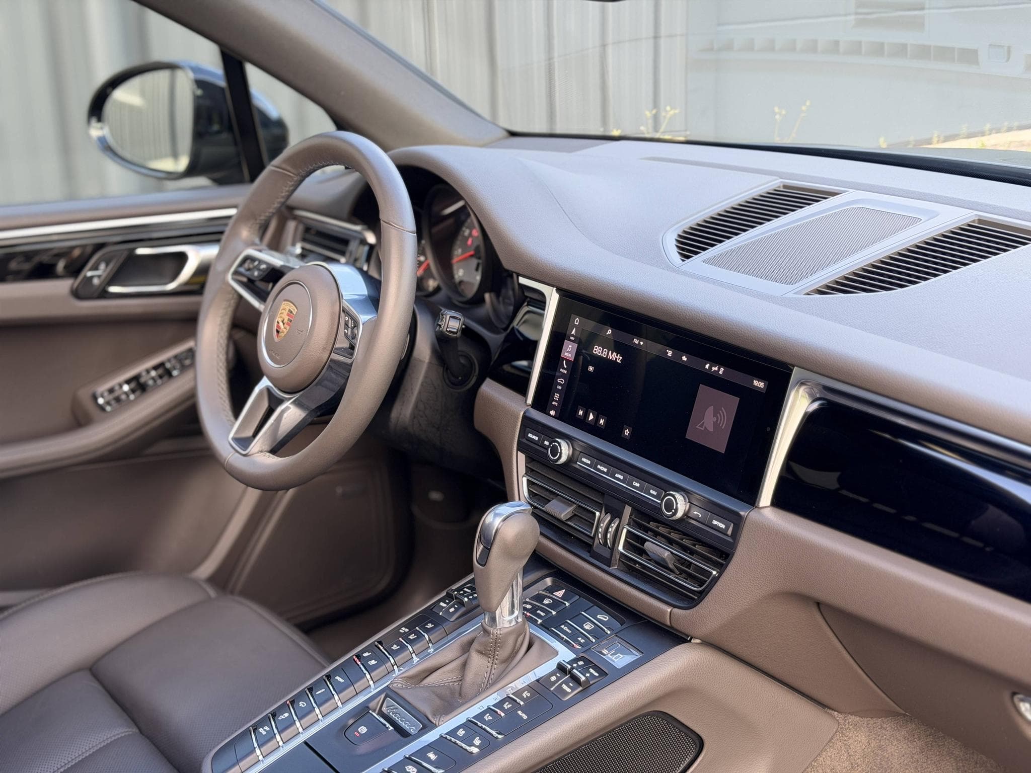Porsche Macan S 3.0 V6 354ch – 1ère Main, Très Belle Configuration, Malus (2019) - Photo 24