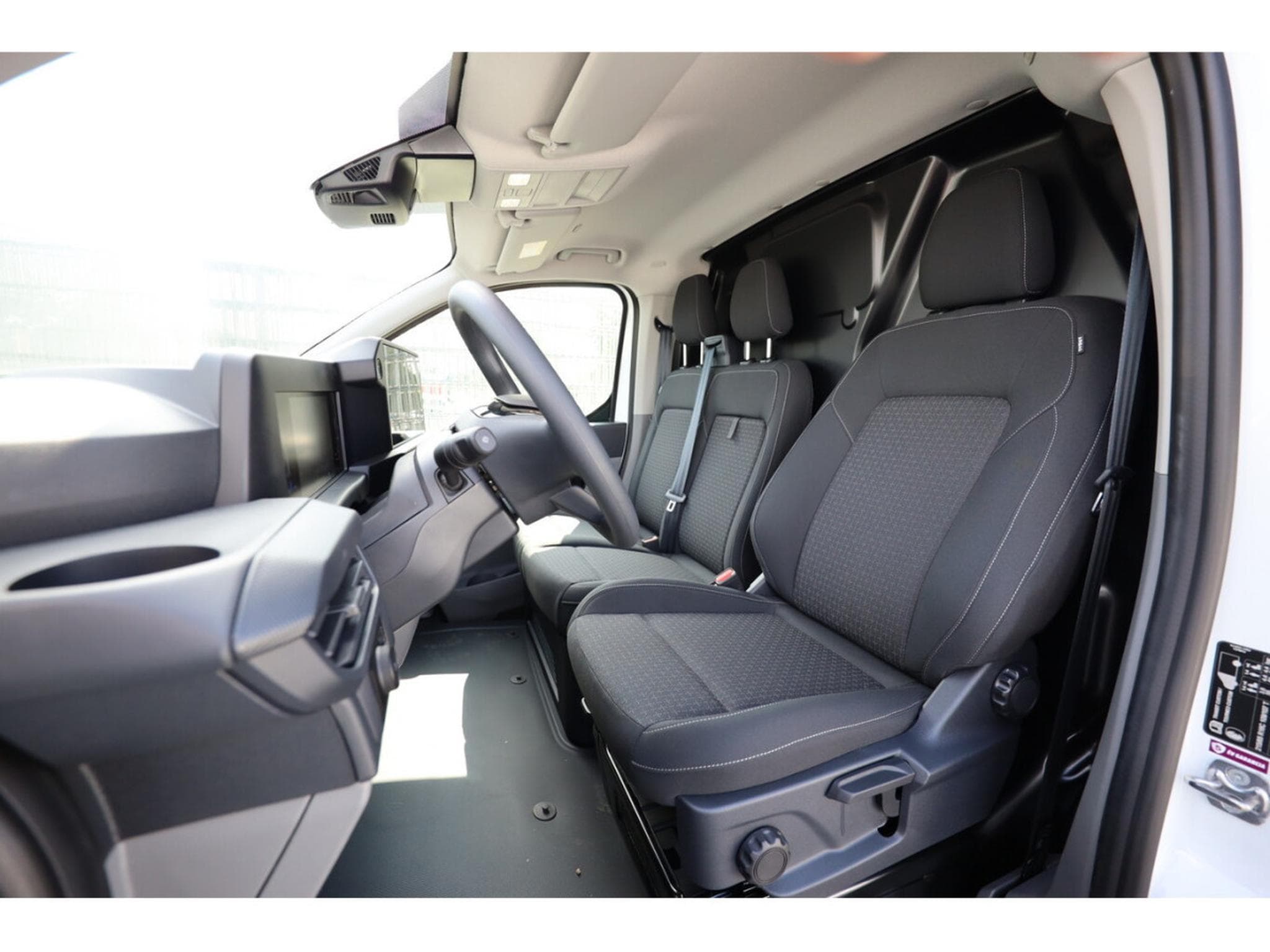Ford Transit 2.0 ECOBLUE 150 L1H1 Trend (2026) - Photo 6