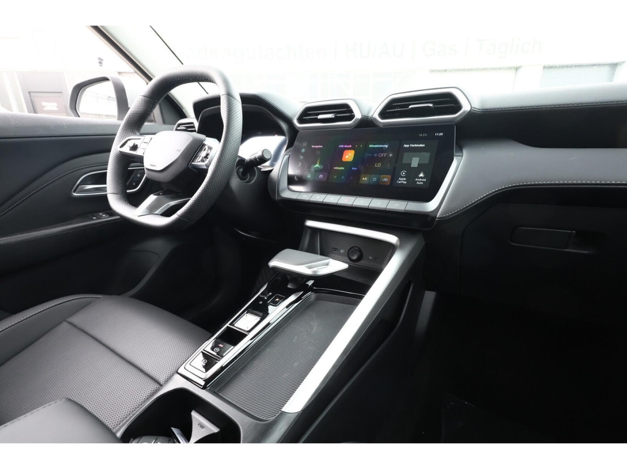 MG ZS 1.5 PHEV 197 Auto  Luxury (2026) - Photo 9