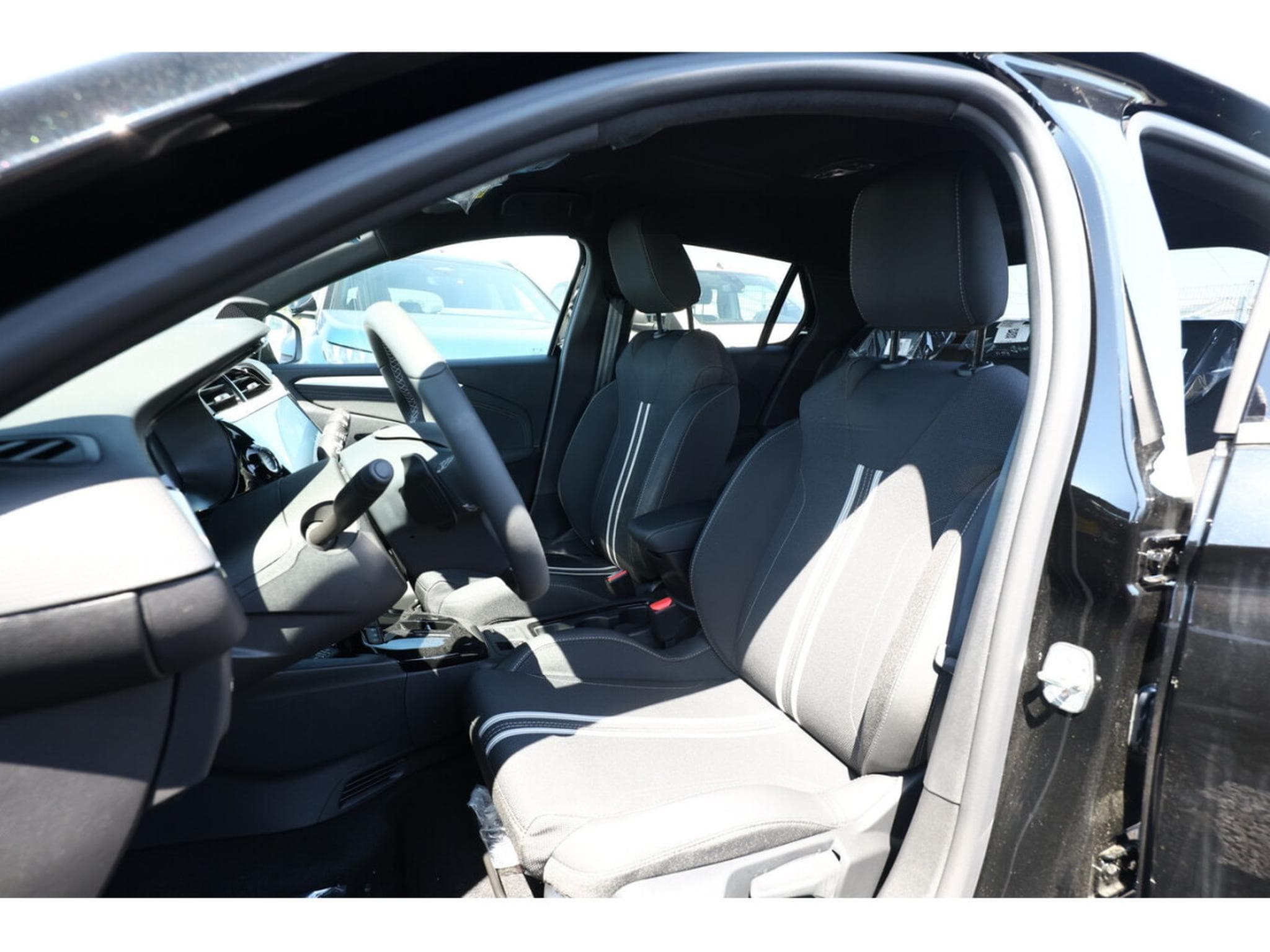 Opel Corsa 1.2 Hybride 145 e-DC6 (2025) - Photo 7