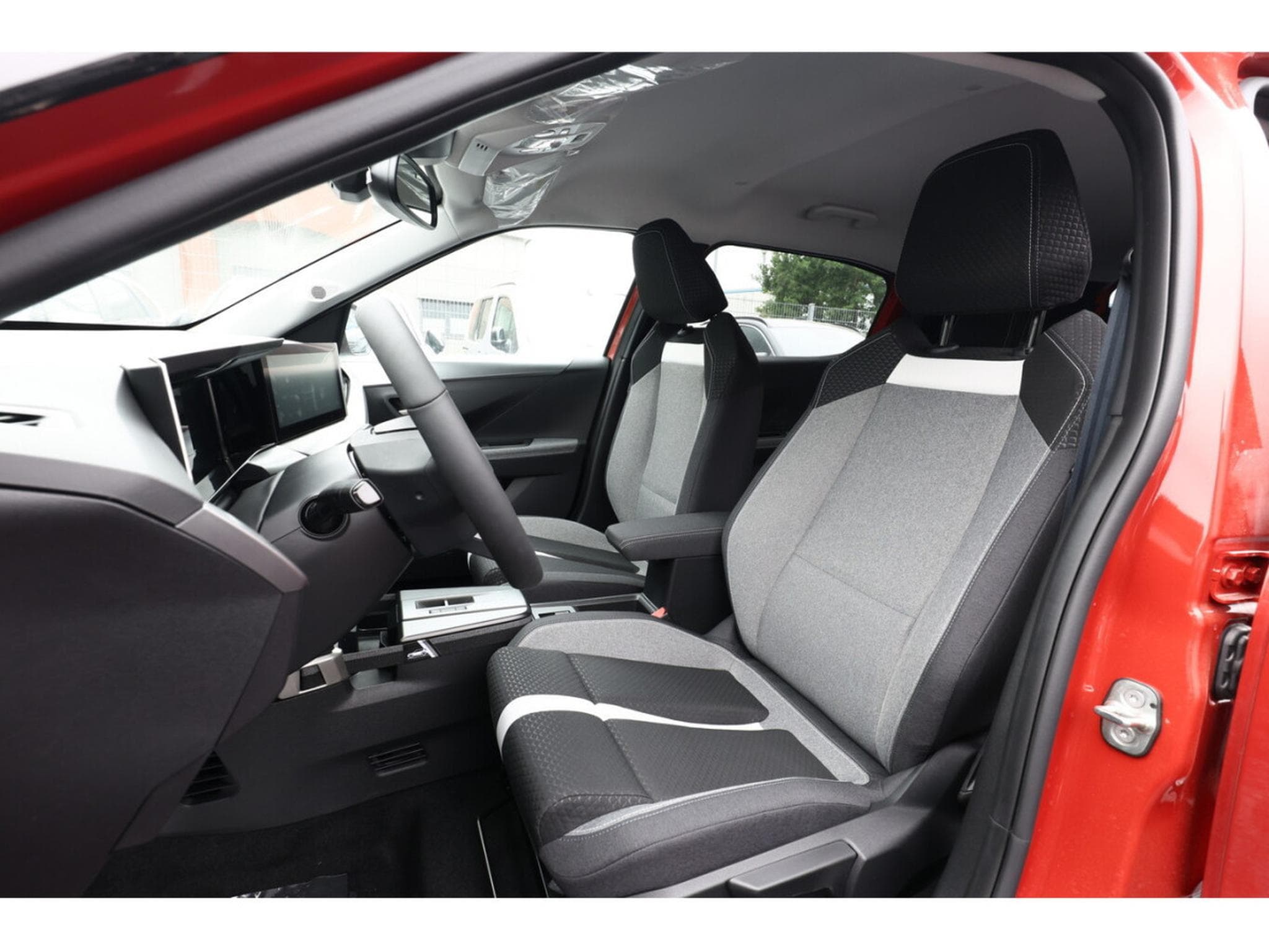 Opel Frontera 1.2 Hybride 145 e-DC6 GS (2026) - Photo 6