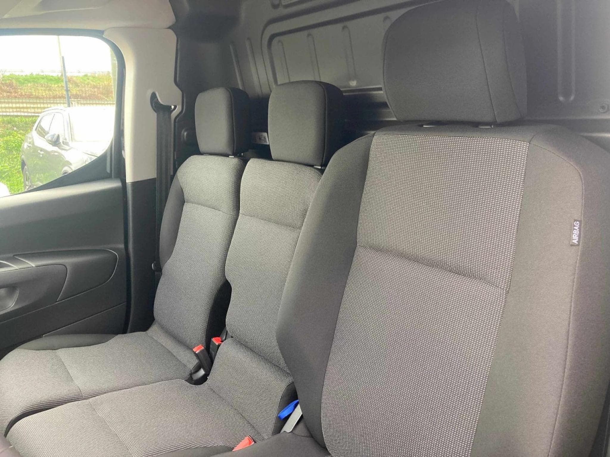 Peugeot Partner 1.5 BlueHDI 130 AT8 Confort L2H1 (2026) - Photo 8