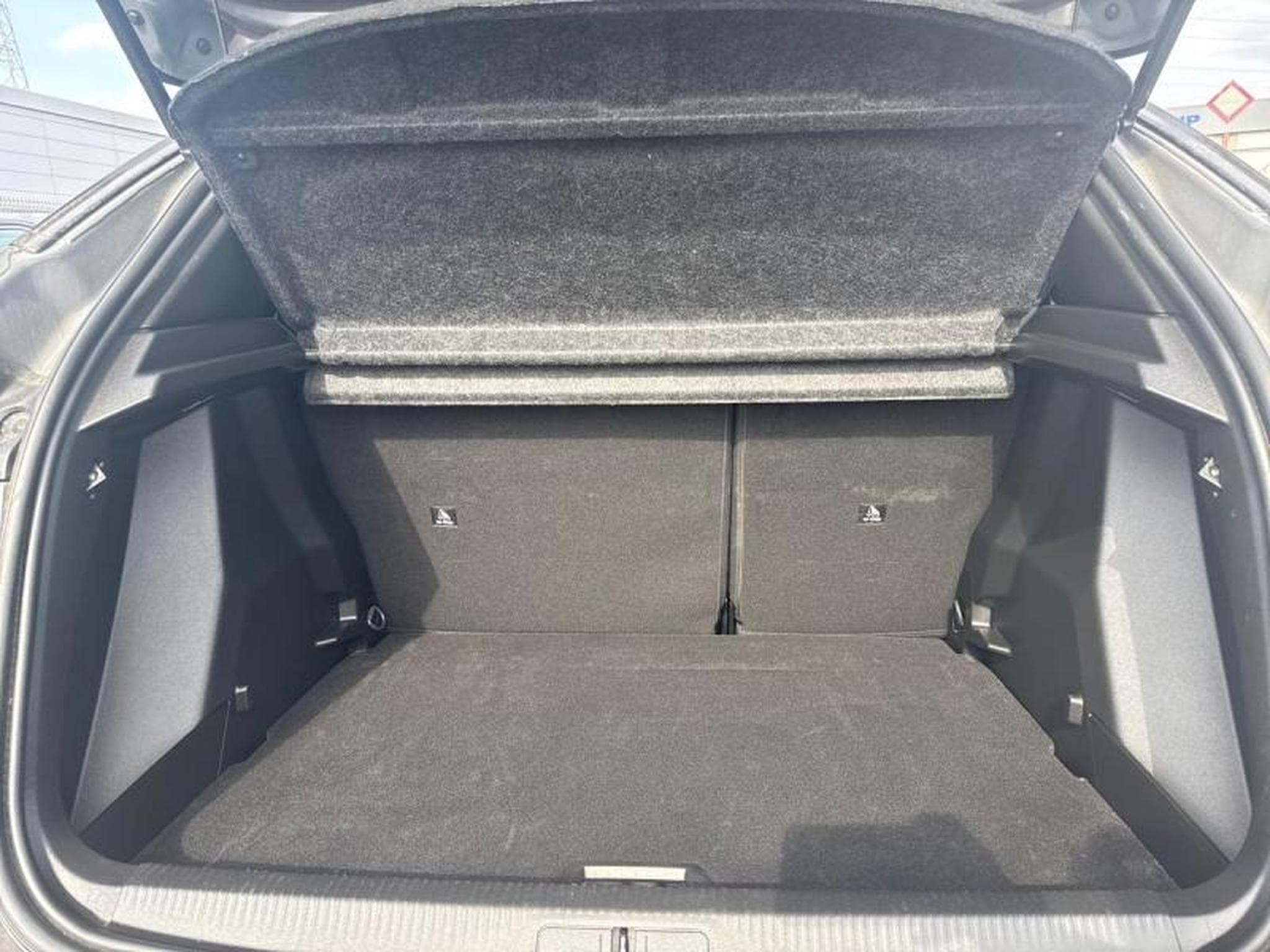 PEUGEOT 2008 1.2 100ch S&S Allure (2024) - Photo 6