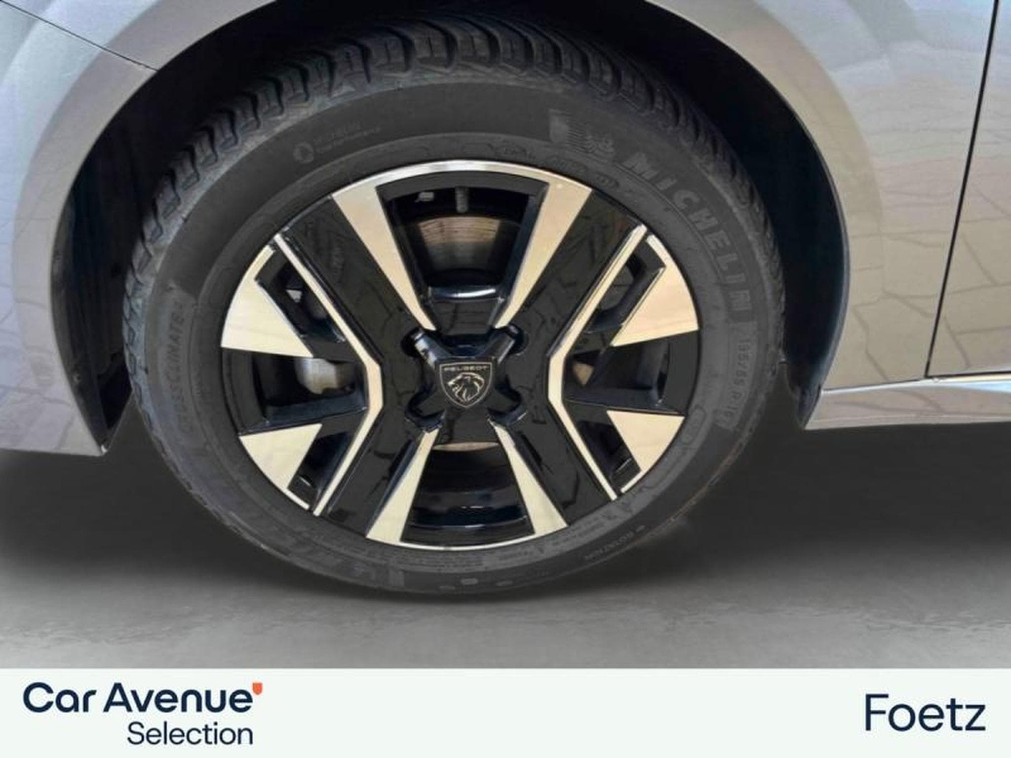 PEUGEOT 208 1.2 Hybrid 145ch Allure e-DCS6 (2025) - Photo 11