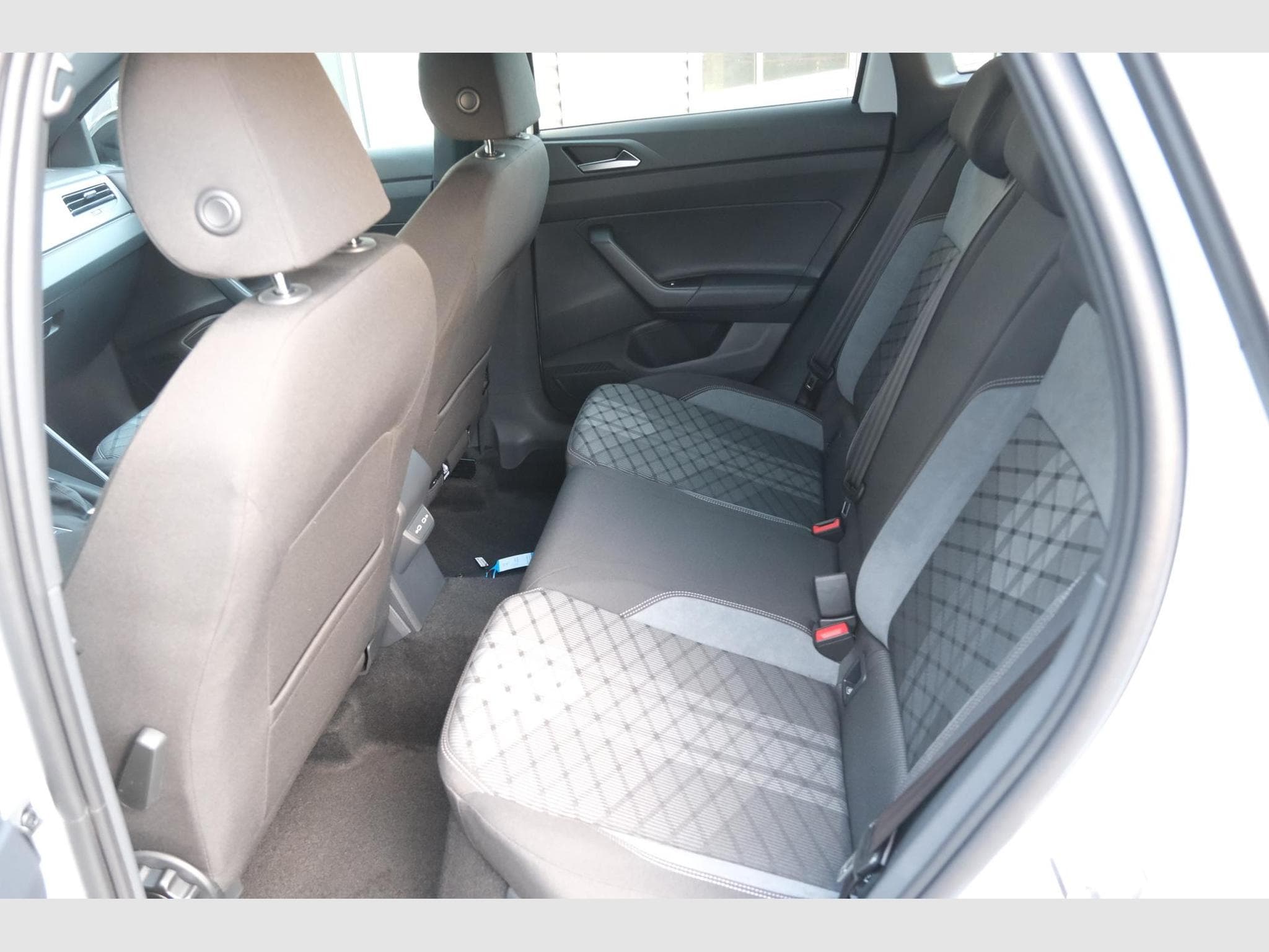 VW Taigo 1.5 TSI DSG (2026) - Photo 8