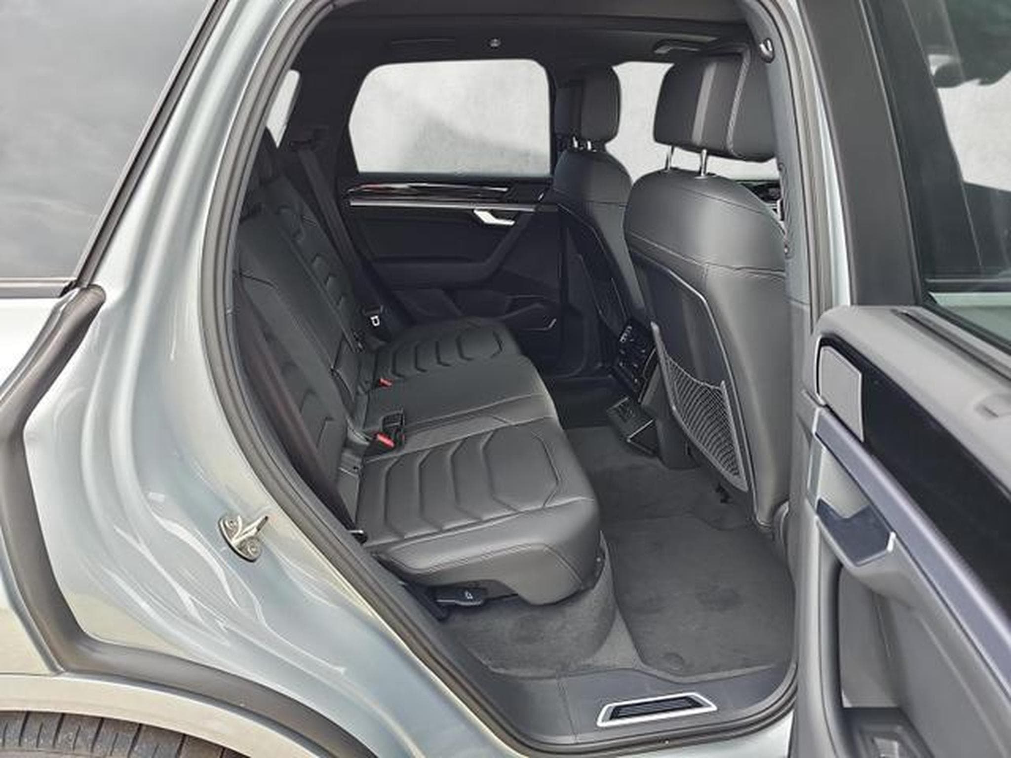 VW Touareg 3.0 TDI 210 kW 4Motion R-Line (2026) - Photo 13