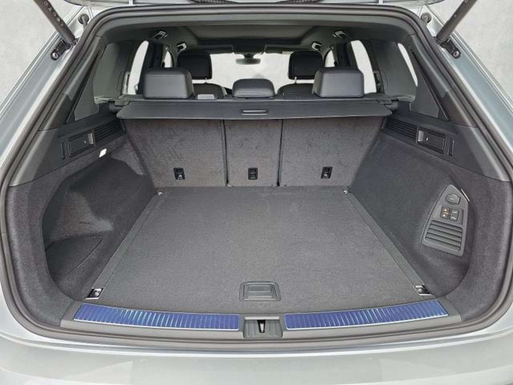 VW Touareg 3.0 TDI 210 kW 4Motion R-Line (2026) - Photo 14
