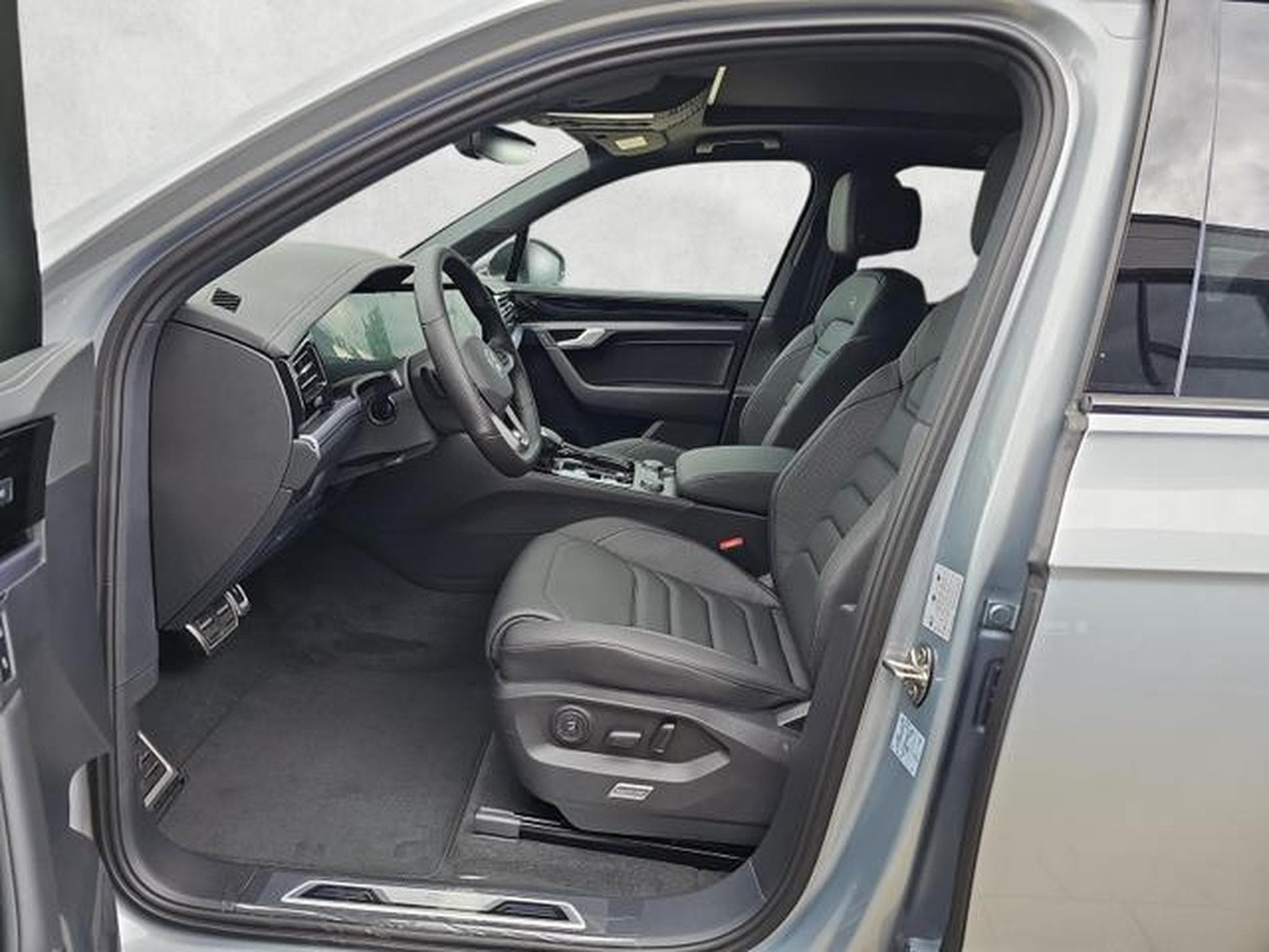 VW Touareg 3.0 TDI 210 kW 4Motion R-Line (2026) - Photo 9