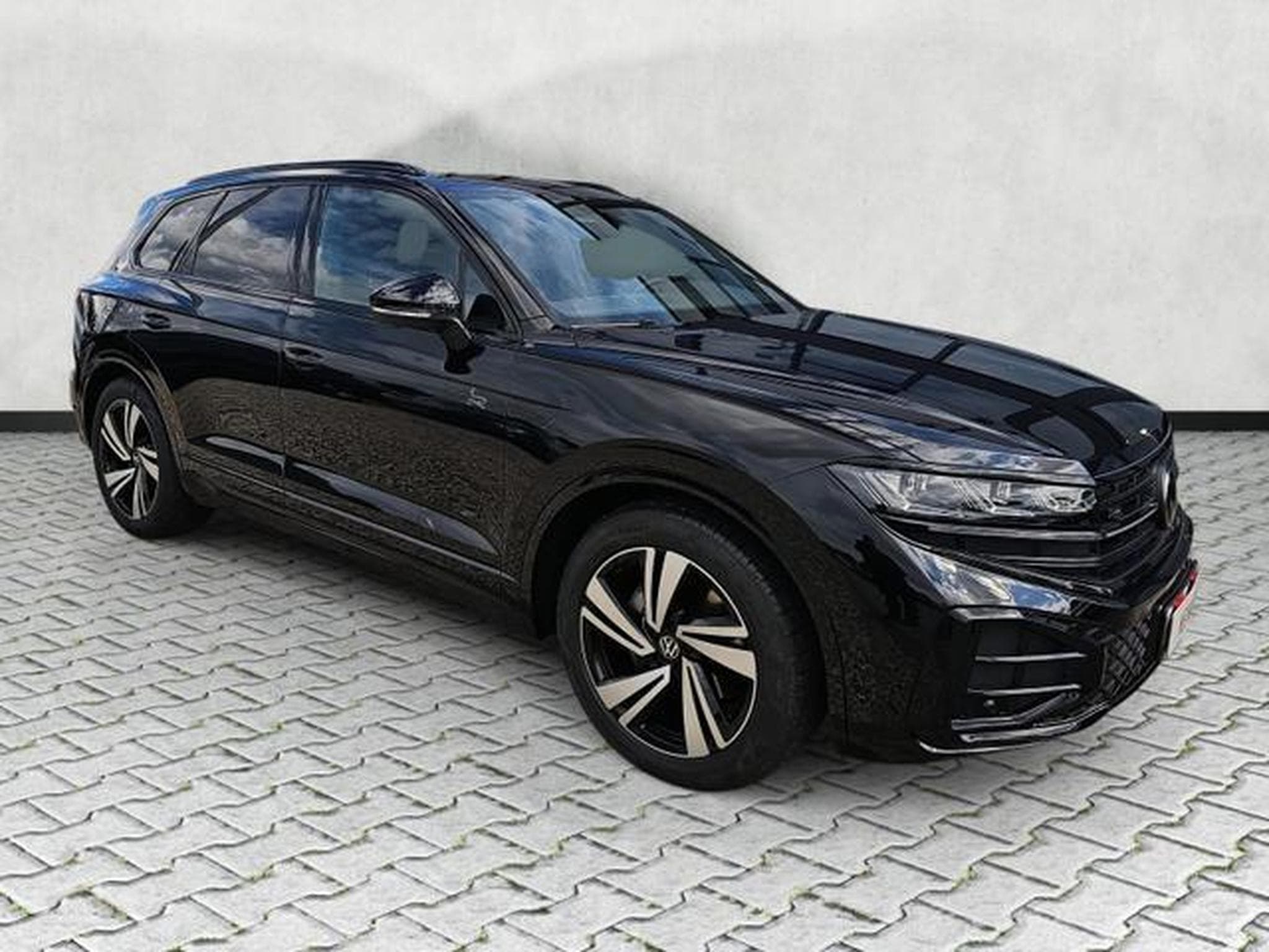 VW Touareg 3.0 TDI 210 kW 4Motion R-Line (2026) - Photo 1