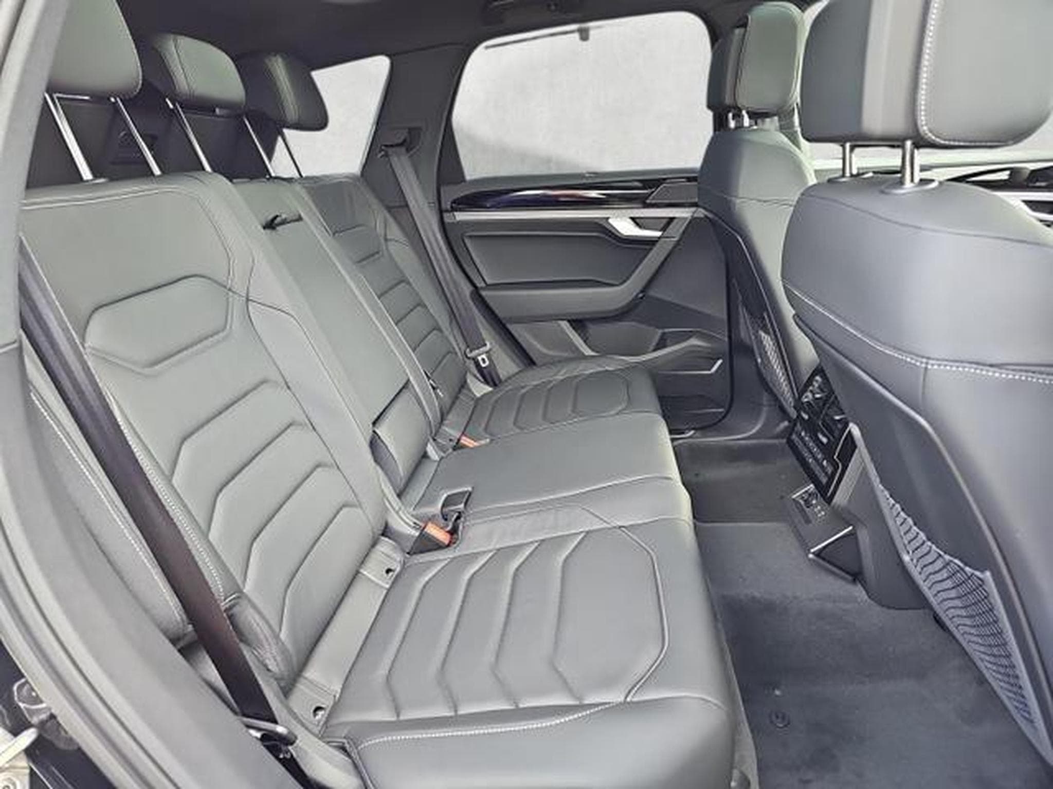 VW Touareg 3.0 TDI 210 kW 4Motion R-Line (2026) - Photo 13