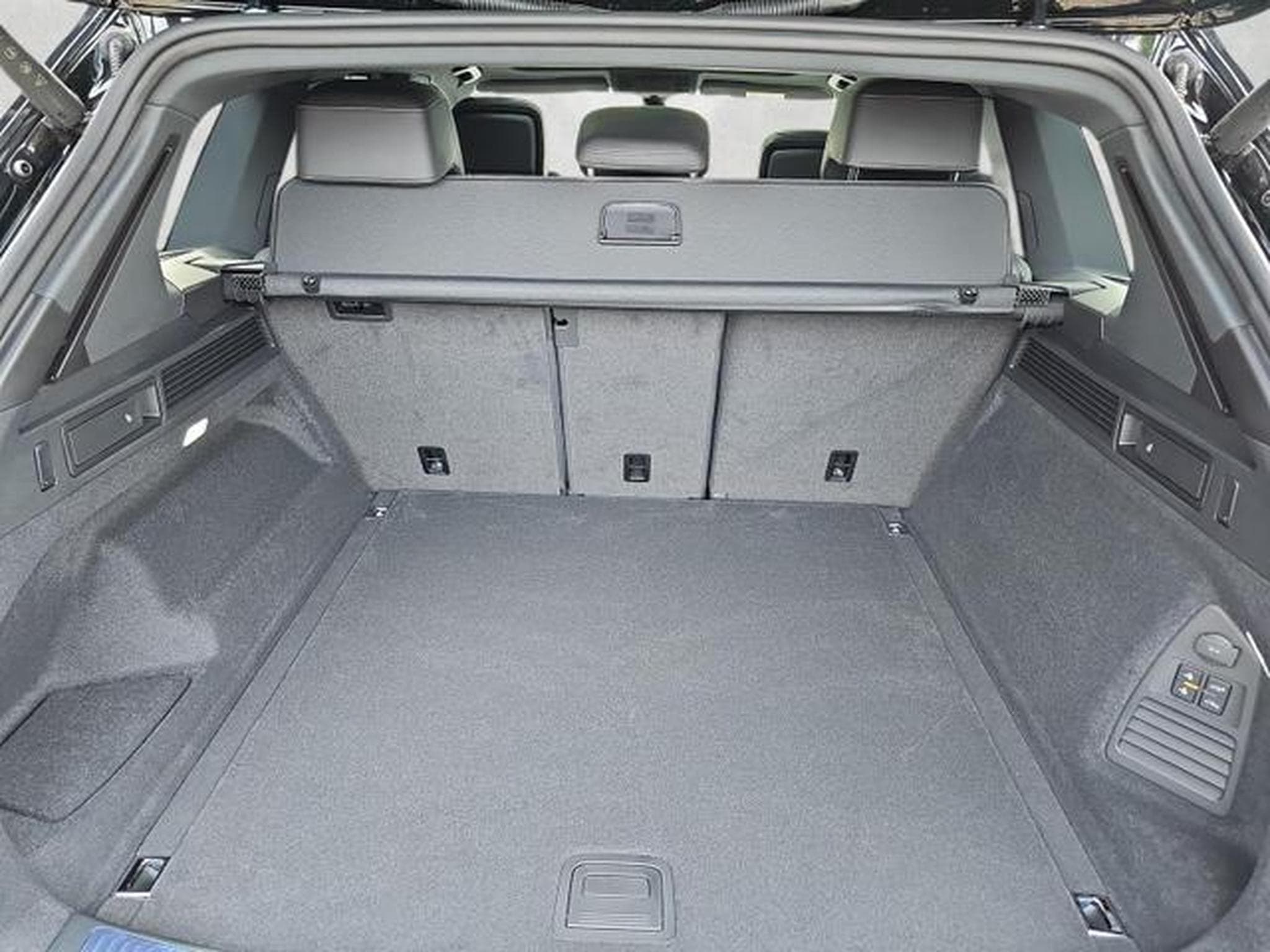 VW Touareg 3.0 TDI 210 kW 4Motion R-Line (2026) - Photo 14