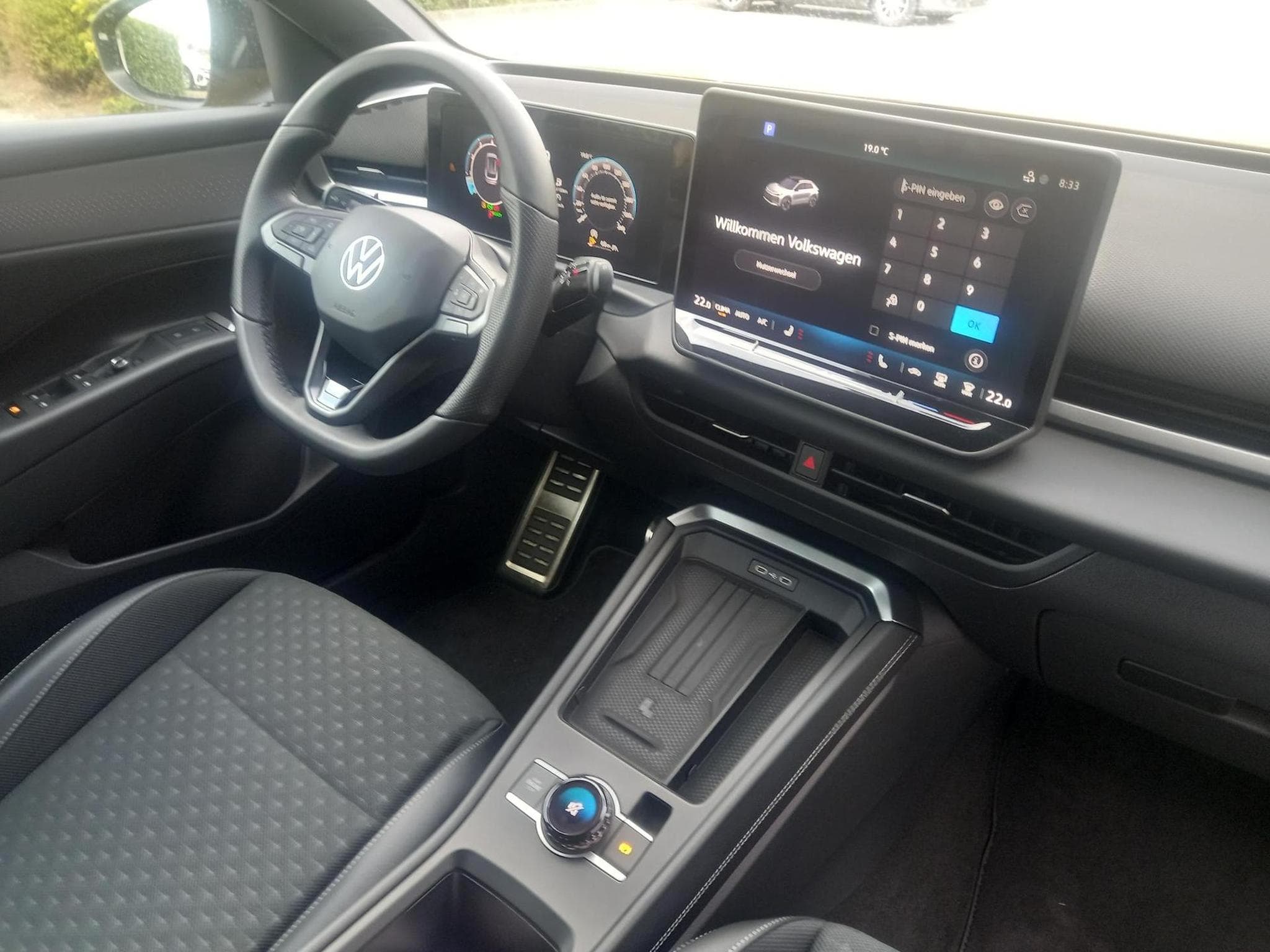 VW T-Roc R-Line 1.5 eTSI (2025) - Photo 10