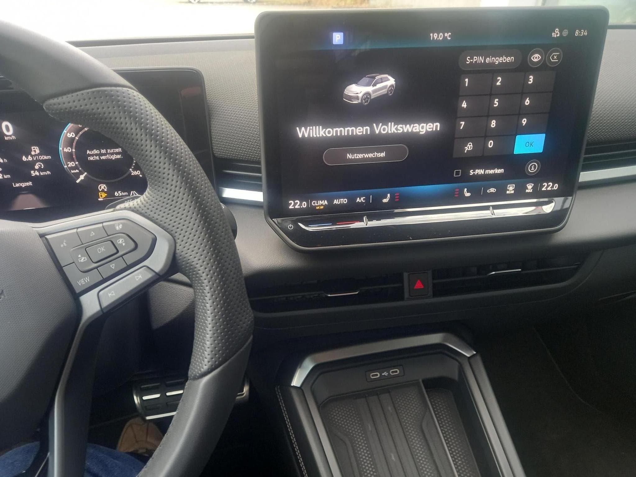 VW T-Roc R-Line 1.5 eTSI (2025) - Photo 13