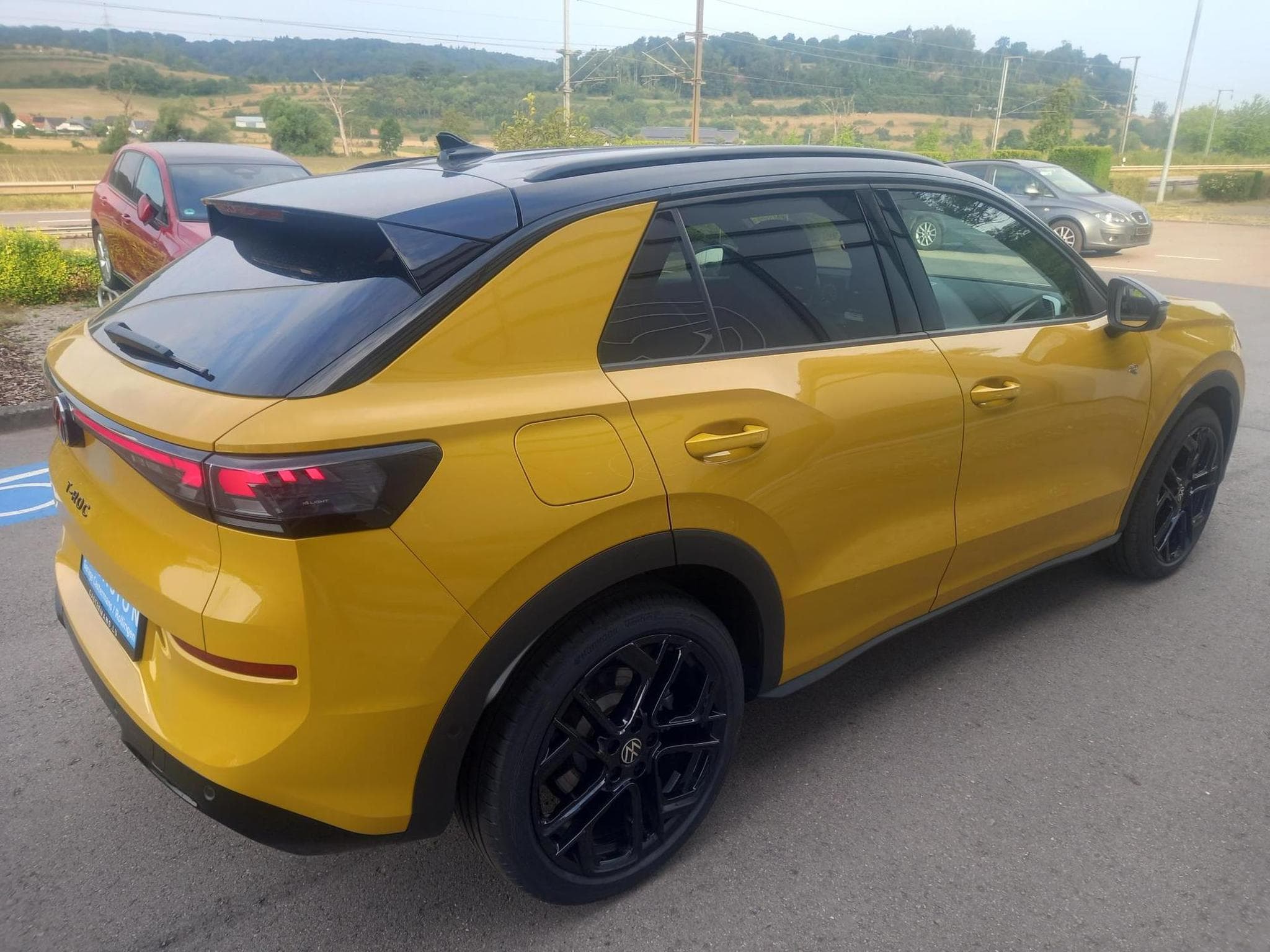 VW T-Roc R-Line 1.5 eTSI (2025) - Photo 8
