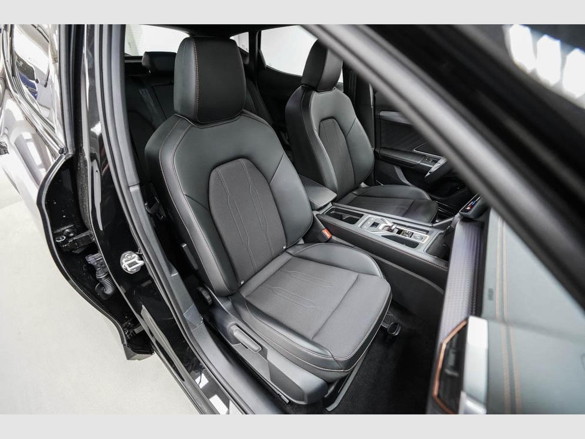 Cupra Formentor 1,5 eTSI DSG (2026) - Photo 22