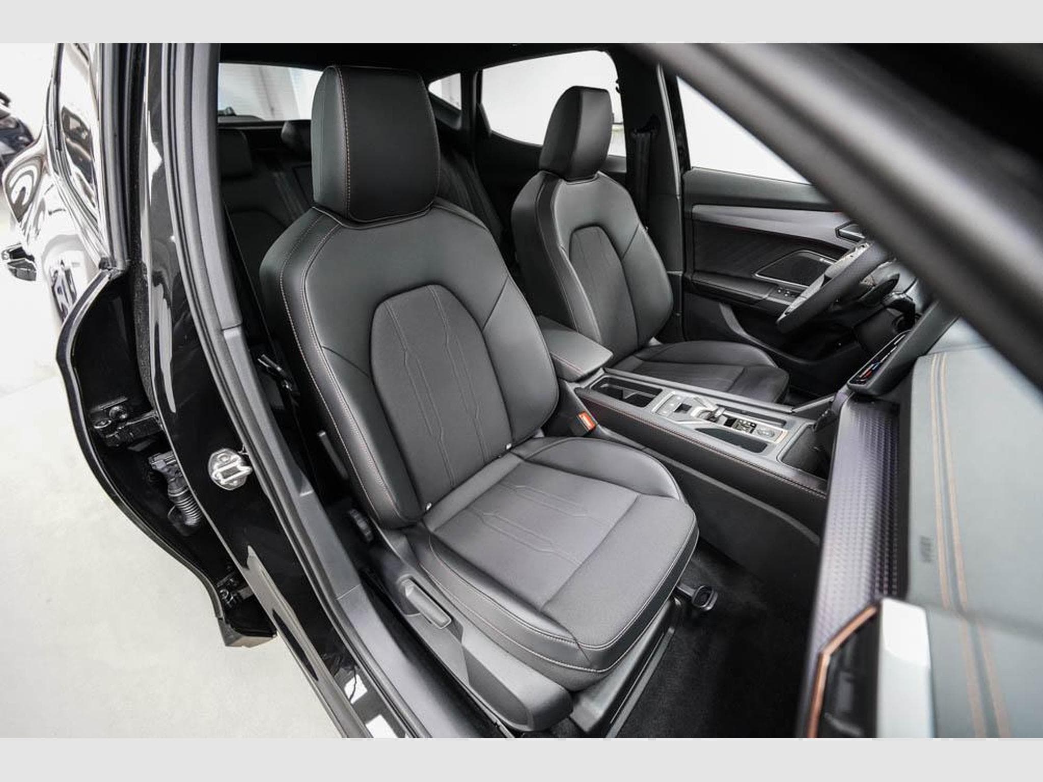 Cupra Formentor 1,5 eTSI DSG (2026) - Photo 22