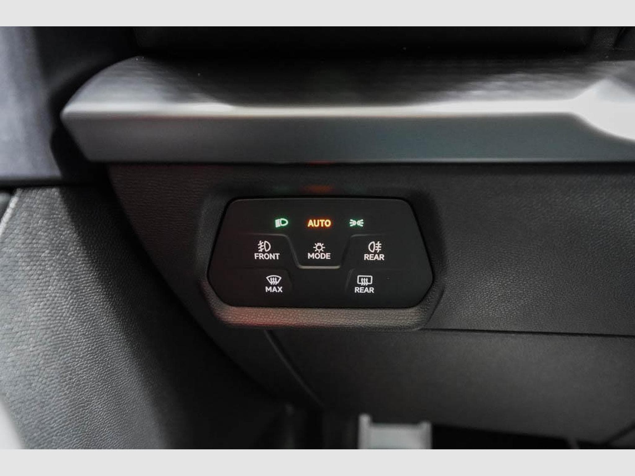 Cupra Formentor 1,5 eTSI DSG (2026) - Photo 11