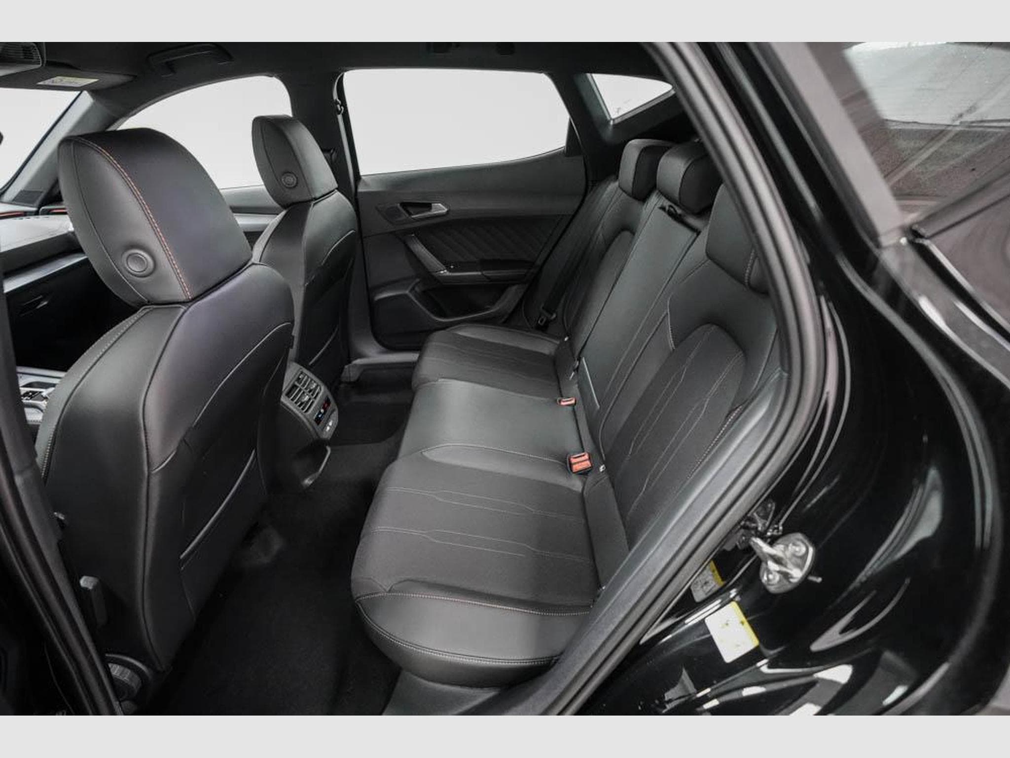 Cupra Formentor 1,5 eTSI DSG (2026) - Photo 16