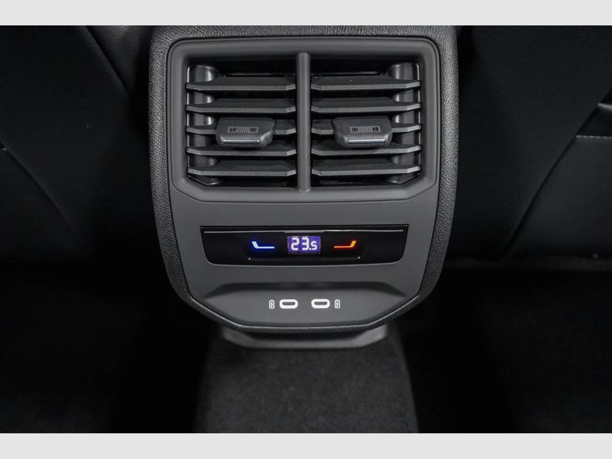 Cupra Formentor 1,5 eTSI DSG (2026) - Photo 17