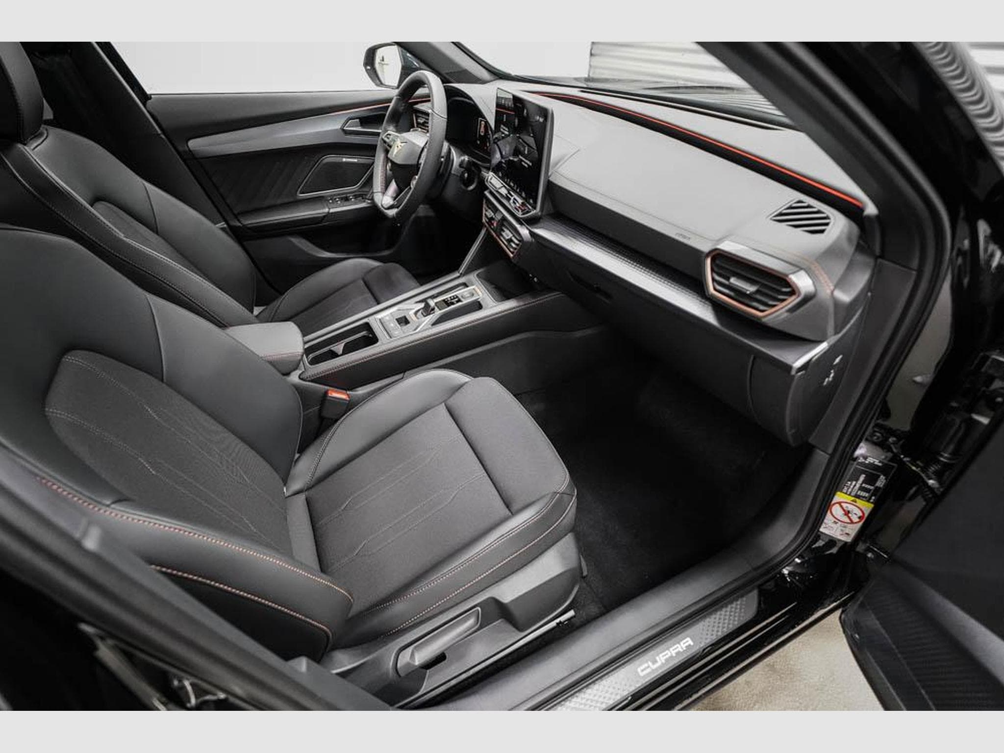 Cupra Formentor 1,5 eTSI DSG (2026) - Photo 21