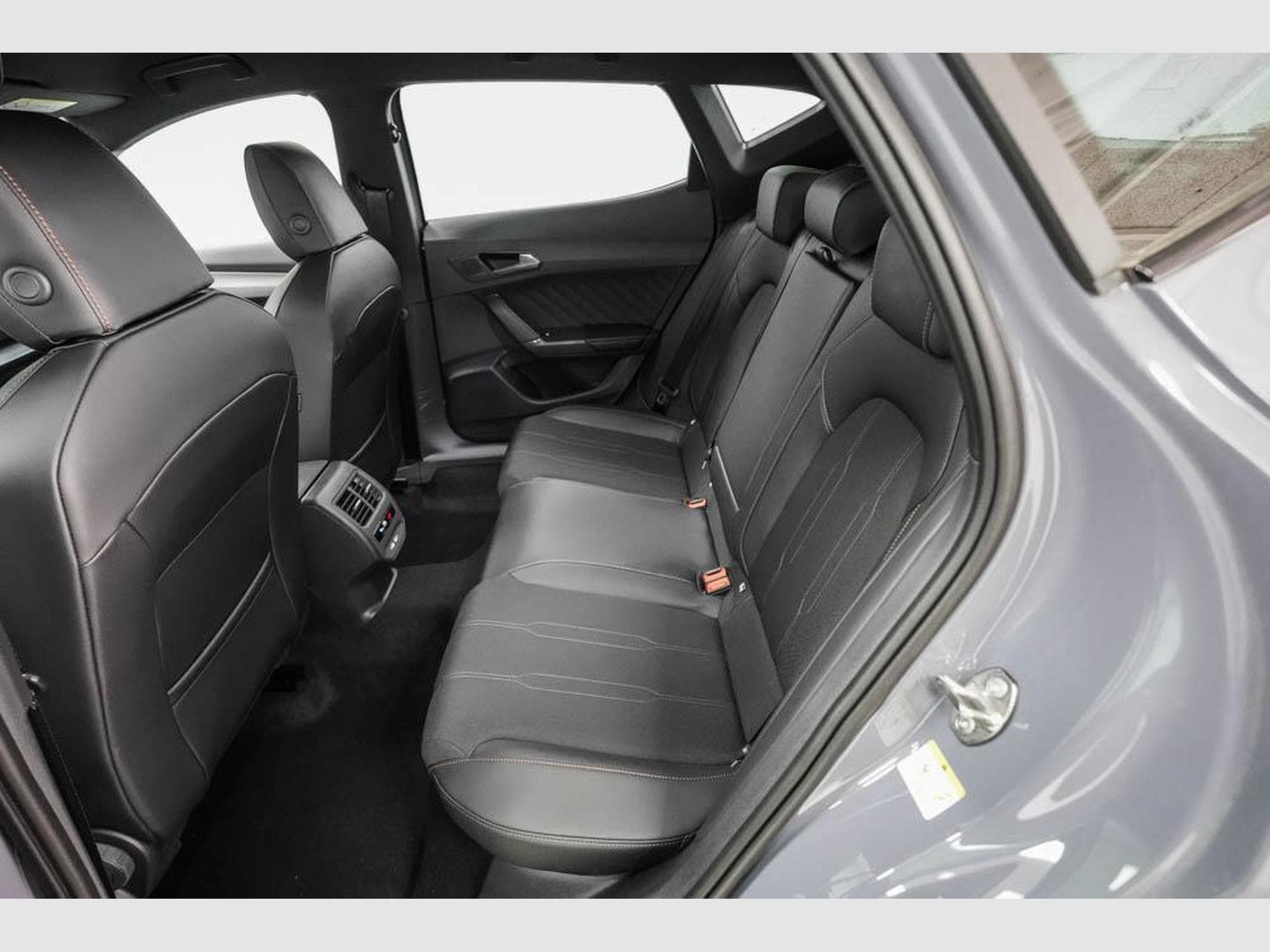 Cupra Formentor 1,5 eTSI DSG (2026) - Photo 16