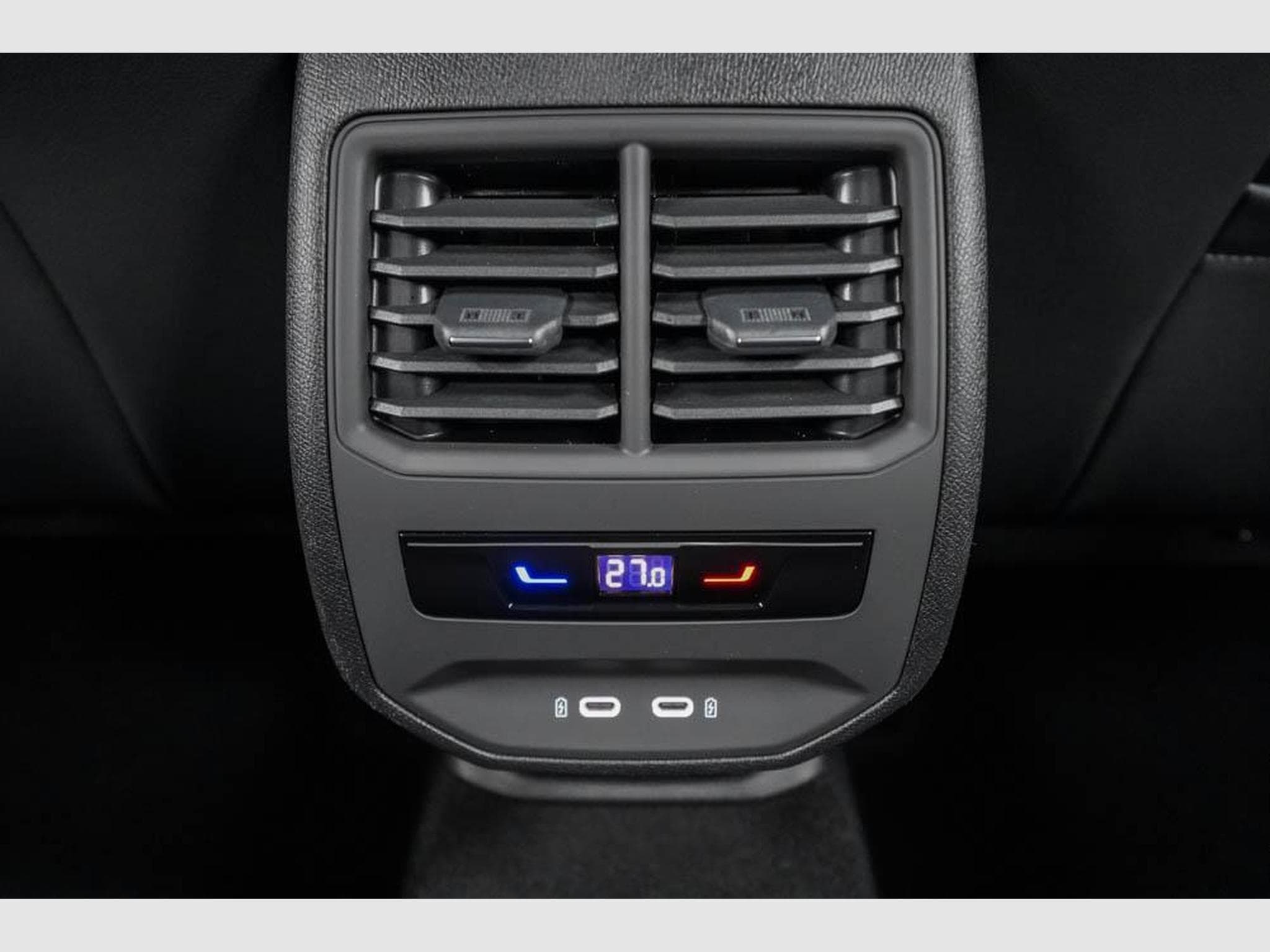 Cupra Formentor 1,5 eTSI DSG (2026) - Photo 17