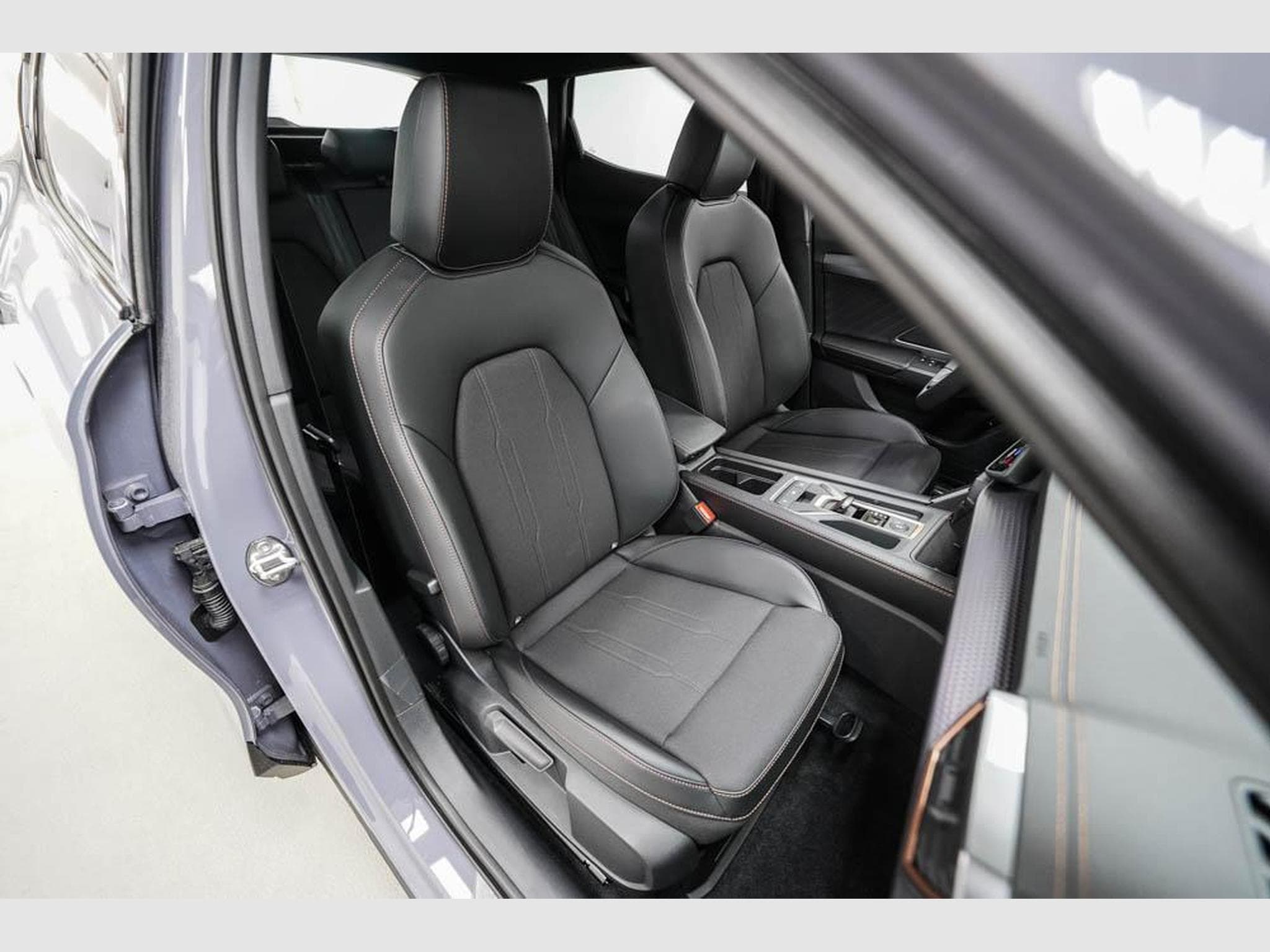 Cupra Formentor 1,5 eTSI DSG (2026) - Photo 22