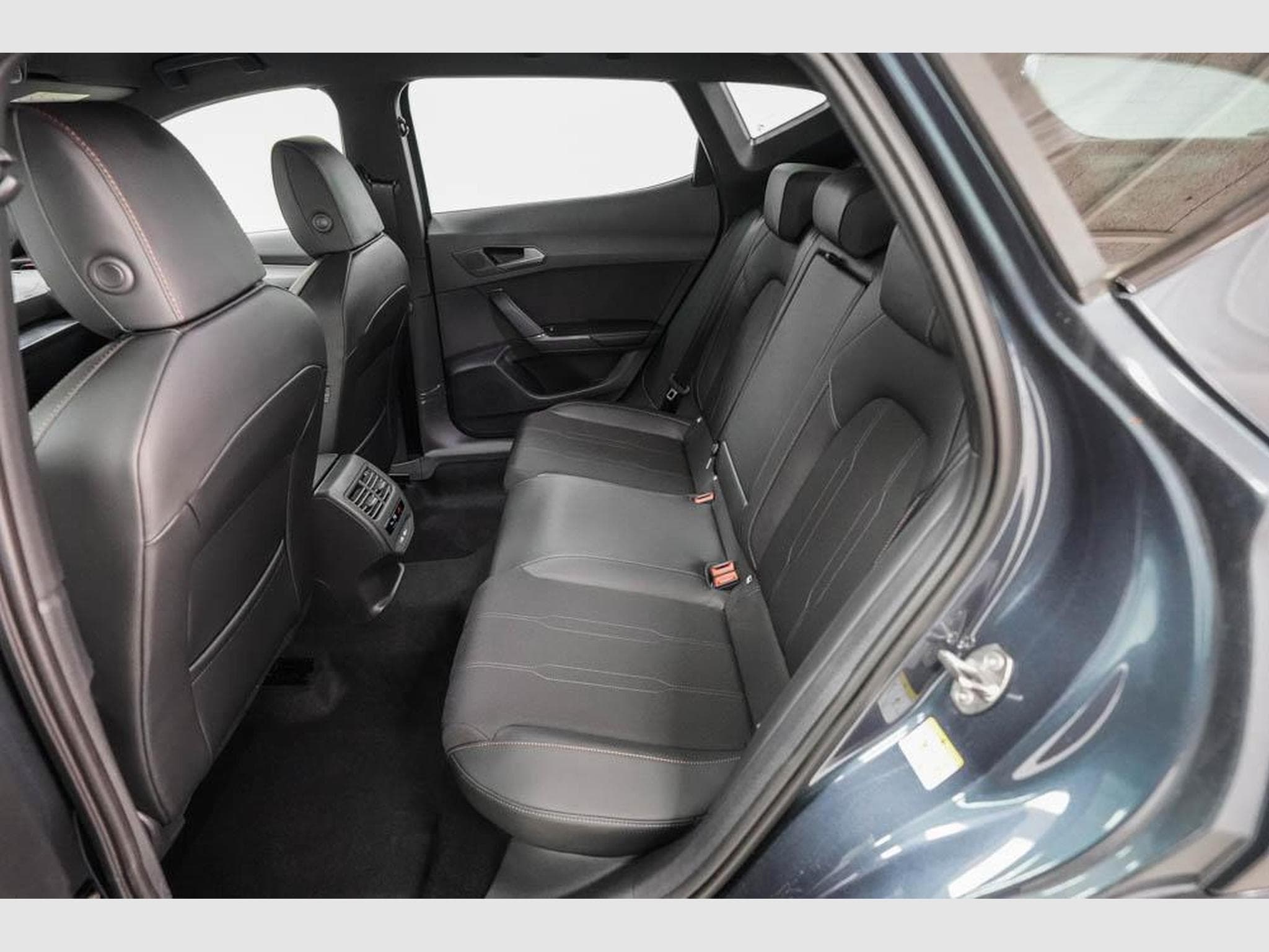 Cupra Formentor 1,5 eTSI DSG (2026) - Photo 16