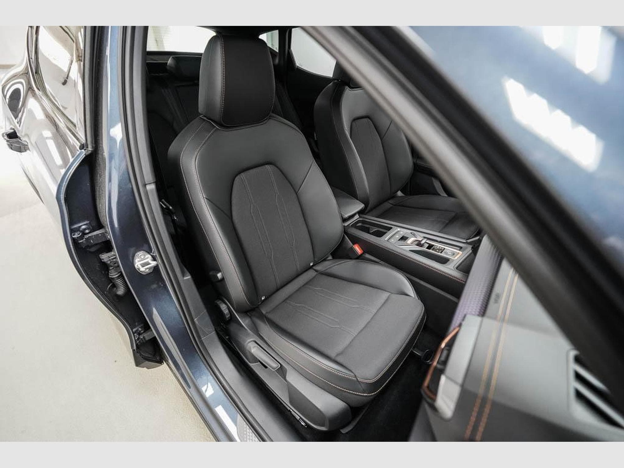 Cupra Formentor 1,5 eTSI DSG (2026) - Photo 22