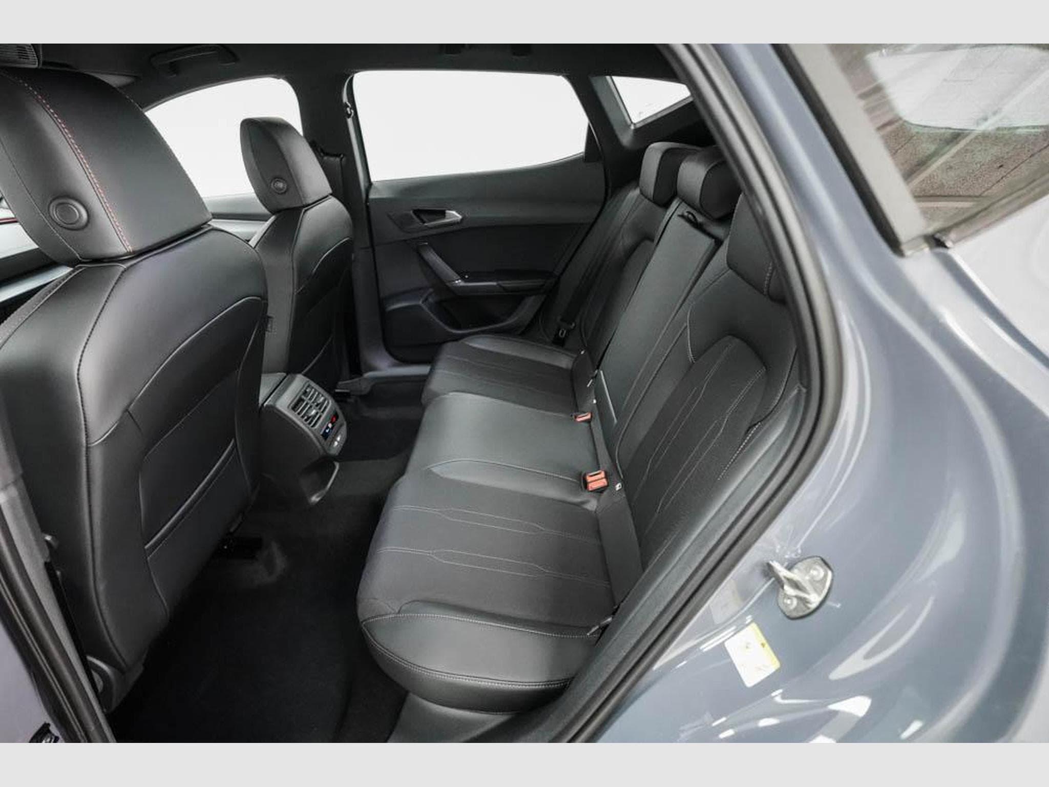 Cupra Formentor 1,5 eTSI DSG (2026) - Photo 16