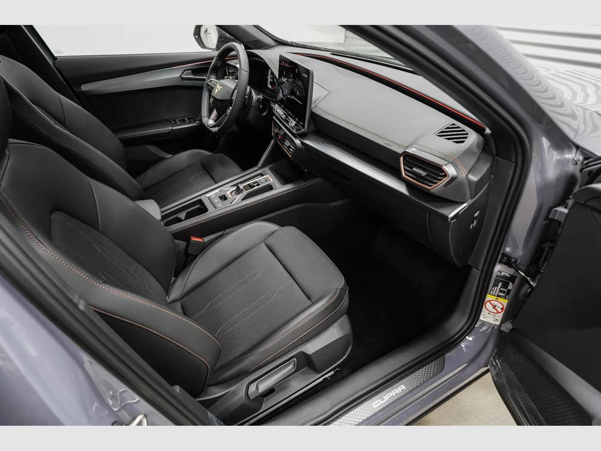 Cupra Formentor 1,5 eTSI DSG (2026) - Photo 21