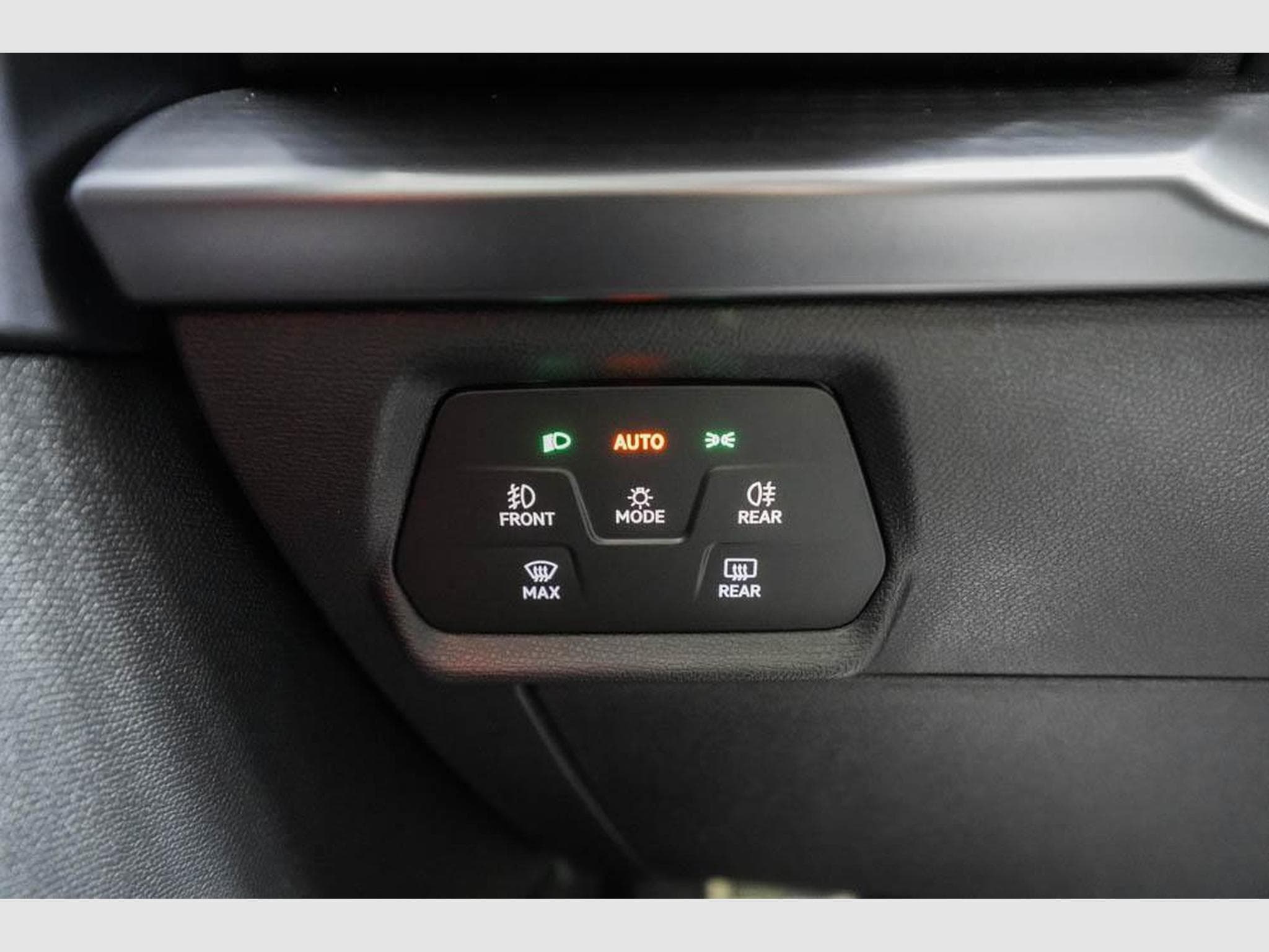 Cupra Formentor 1,5 eTSI DSG (2026) - Photo 11