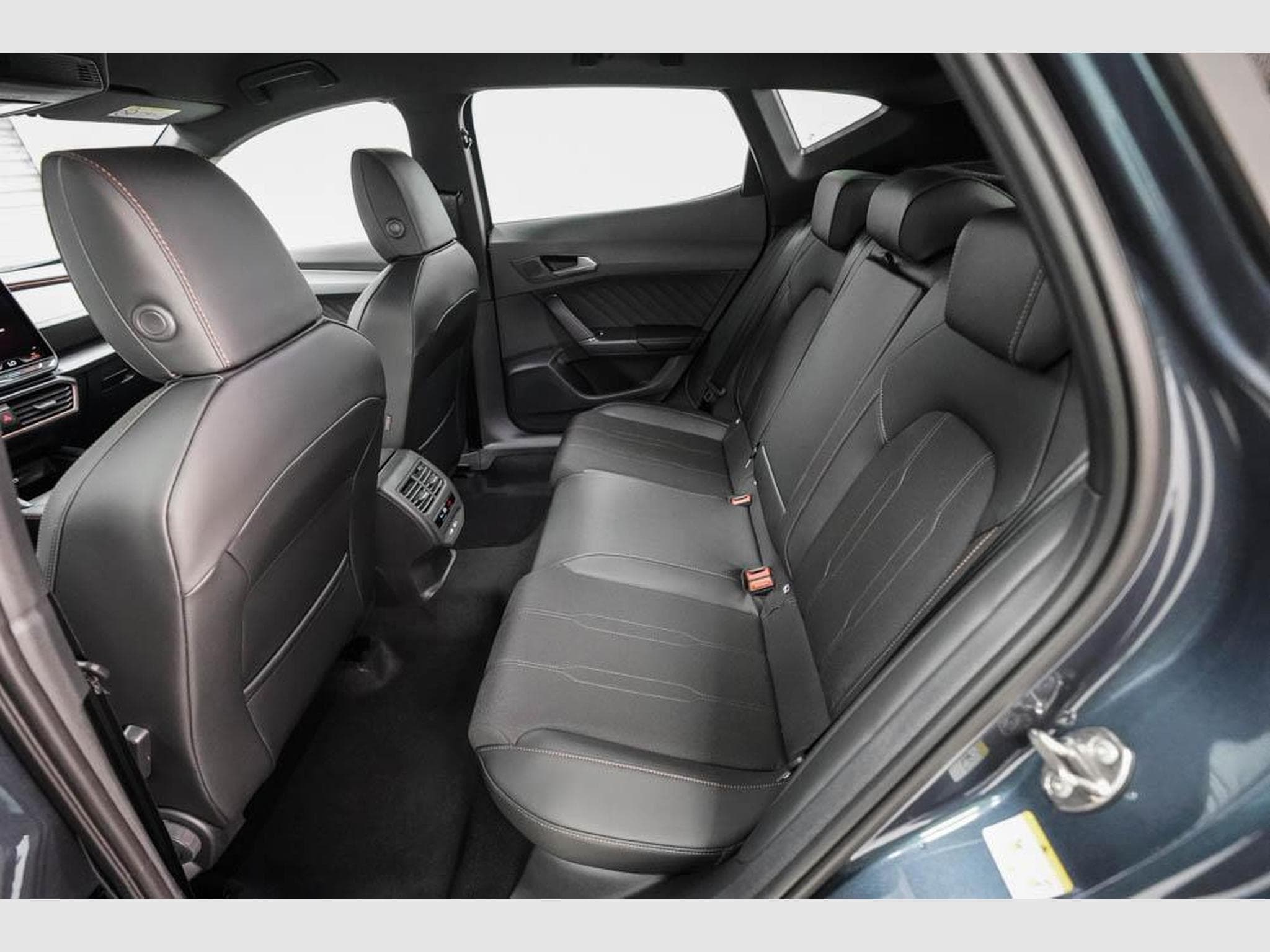 Cupra Formentor 1,5 eTSI DSG (2026) - Photo 16