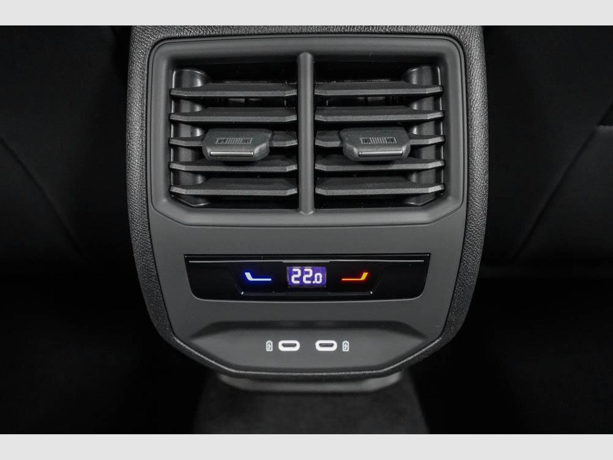 Cupra Formentor 1,5 eTSI DSG (2026) - Photo 17