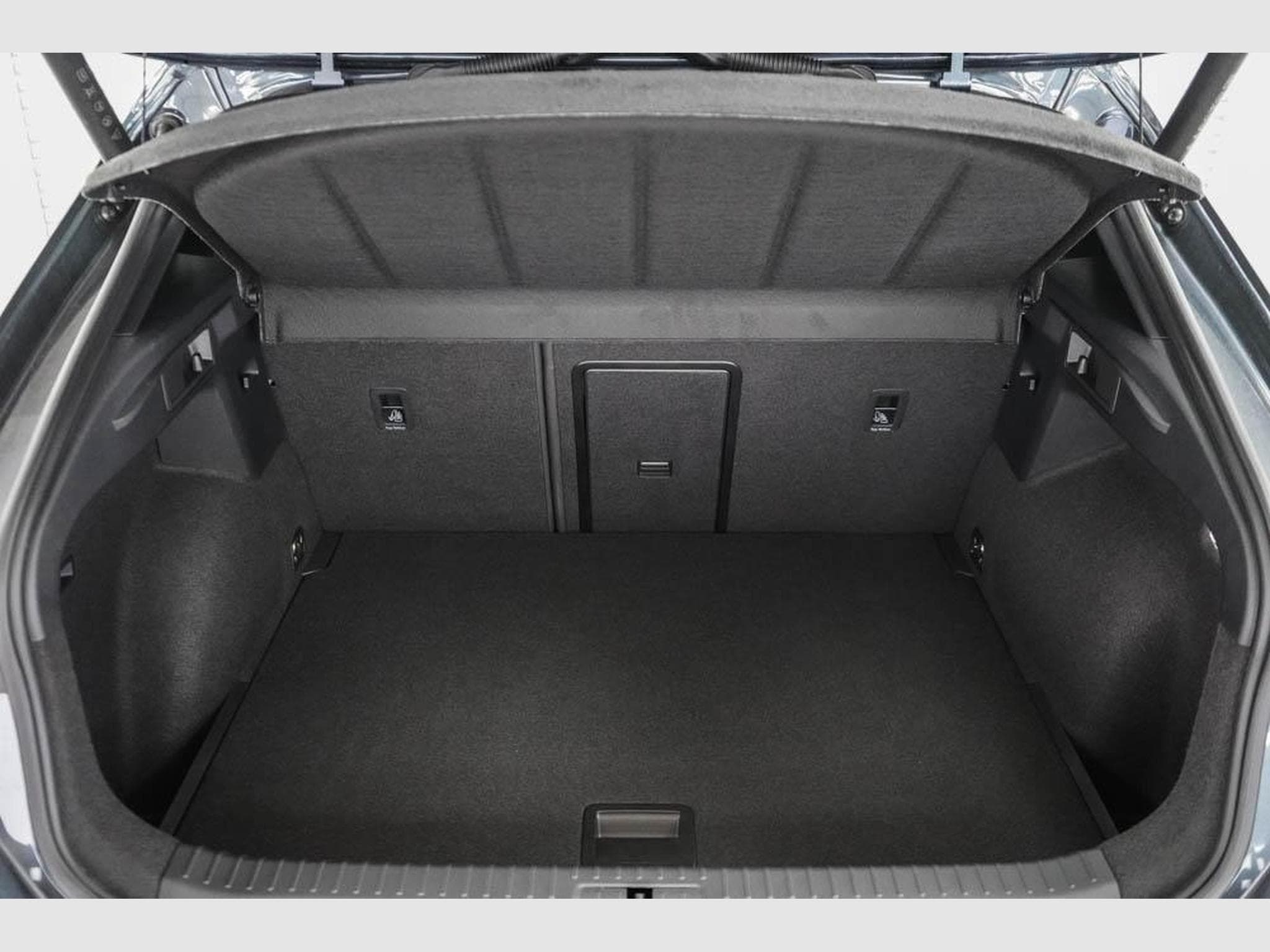 Cupra Formentor 1,5 eTSI DSG (2026) - Photo 18