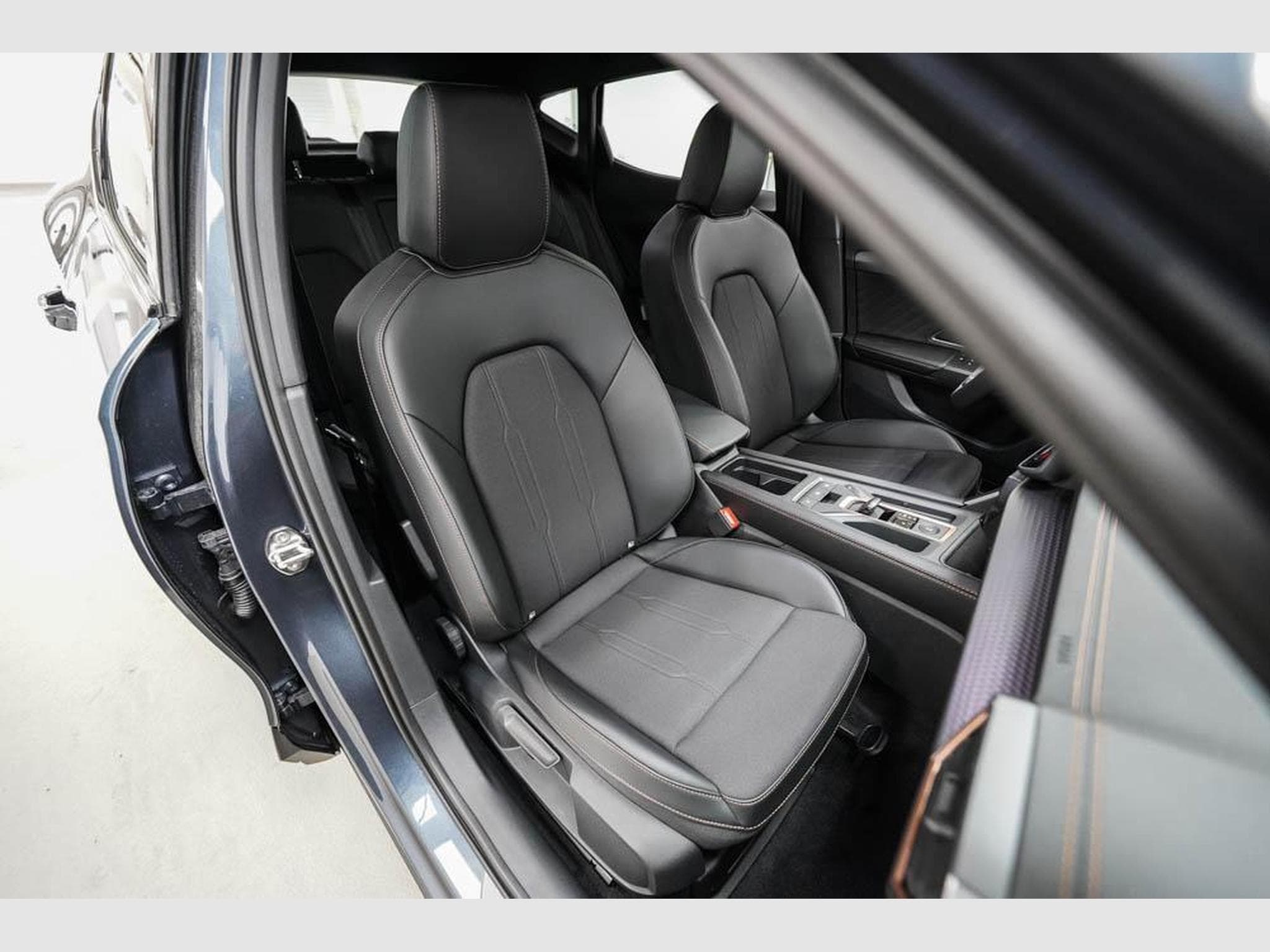 Cupra Formentor 1,5 eTSI DSG (2026) - Photo 22