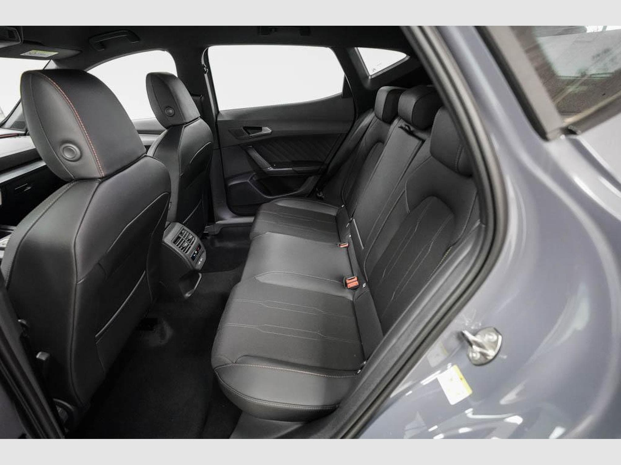 Cupra Formentor 1,5 eTSI DSG (2026) - Photo 16