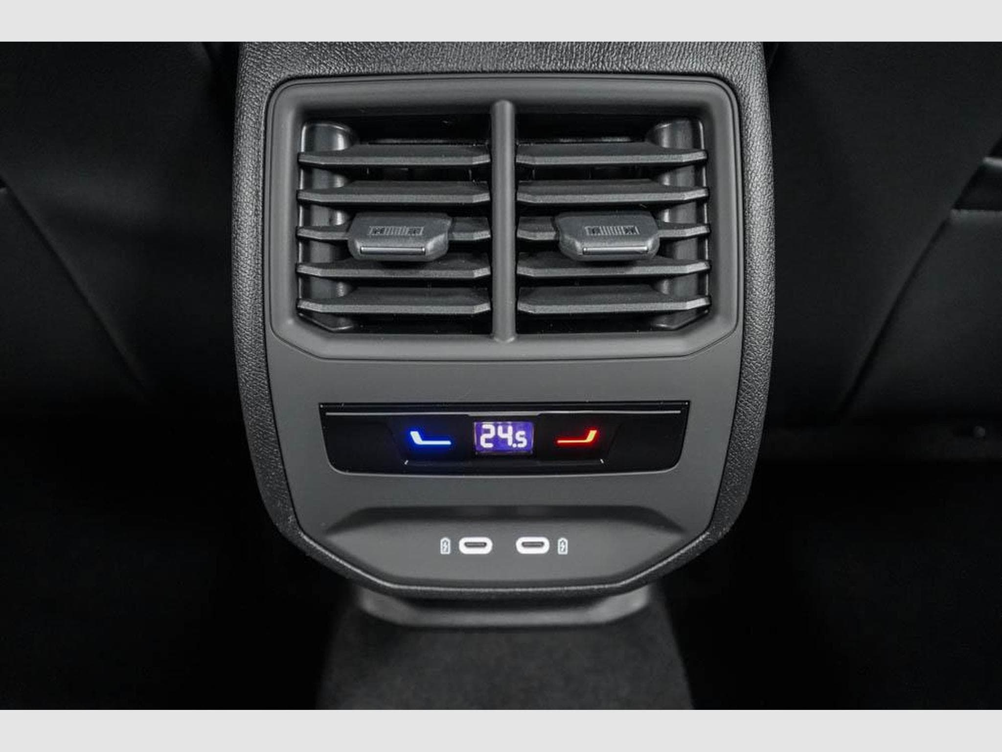 Cupra Formentor 1,5 eTSI DSG (2026) - Photo 17