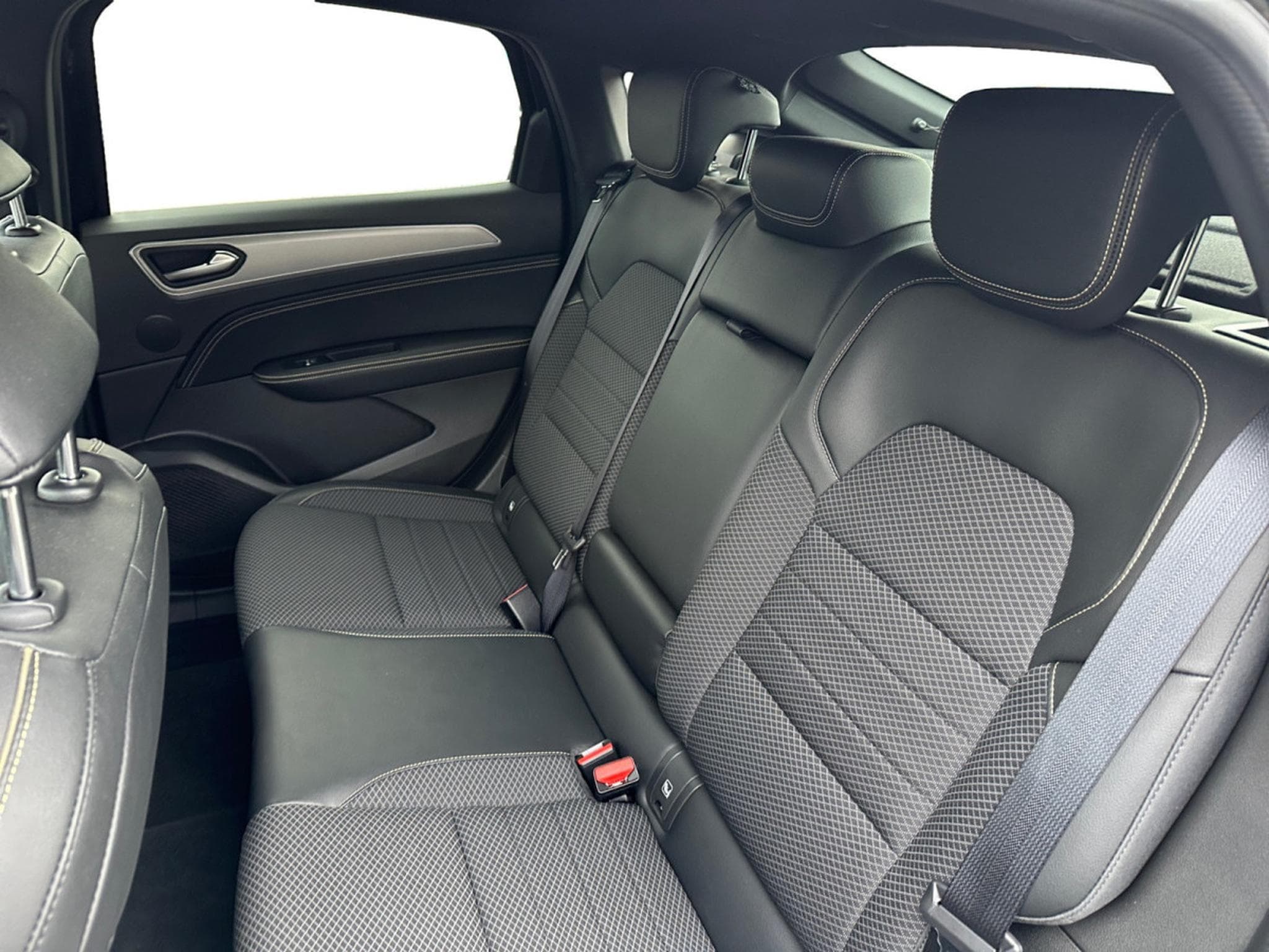 Renault Arkana 1.6 Tce E-TECH Hybrid Techno EDC (2025) - Photo 10