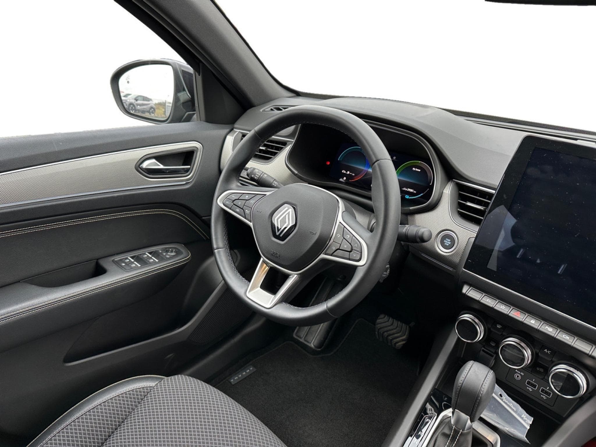 Renault Arkana 1.6 Tce E-TECH Hybrid Techno EDC (2025) - Photo 9
