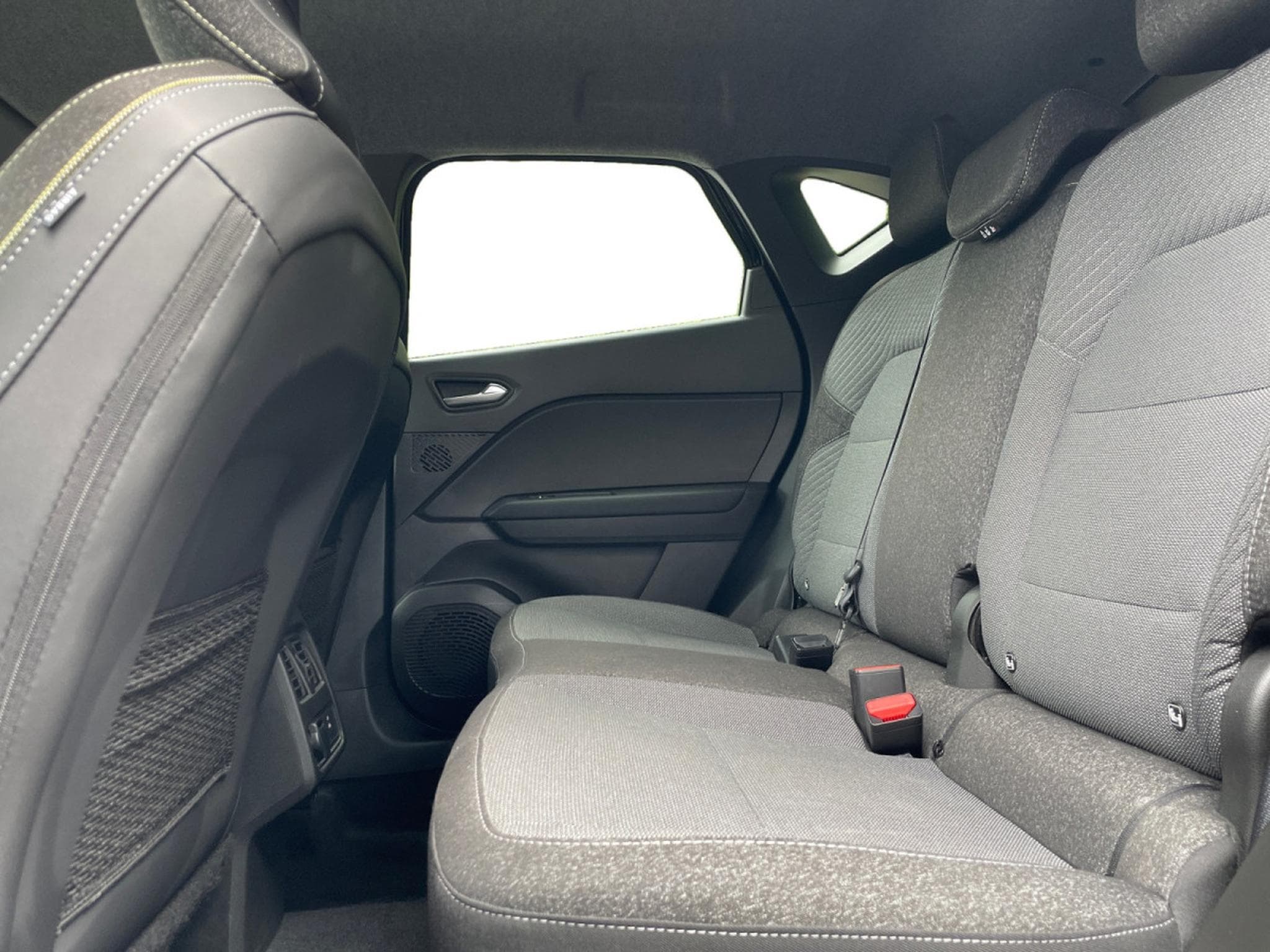 Renault Captur 1.6 Tce E-TECH Hybrid Techno EDC (2025) - Photo 12