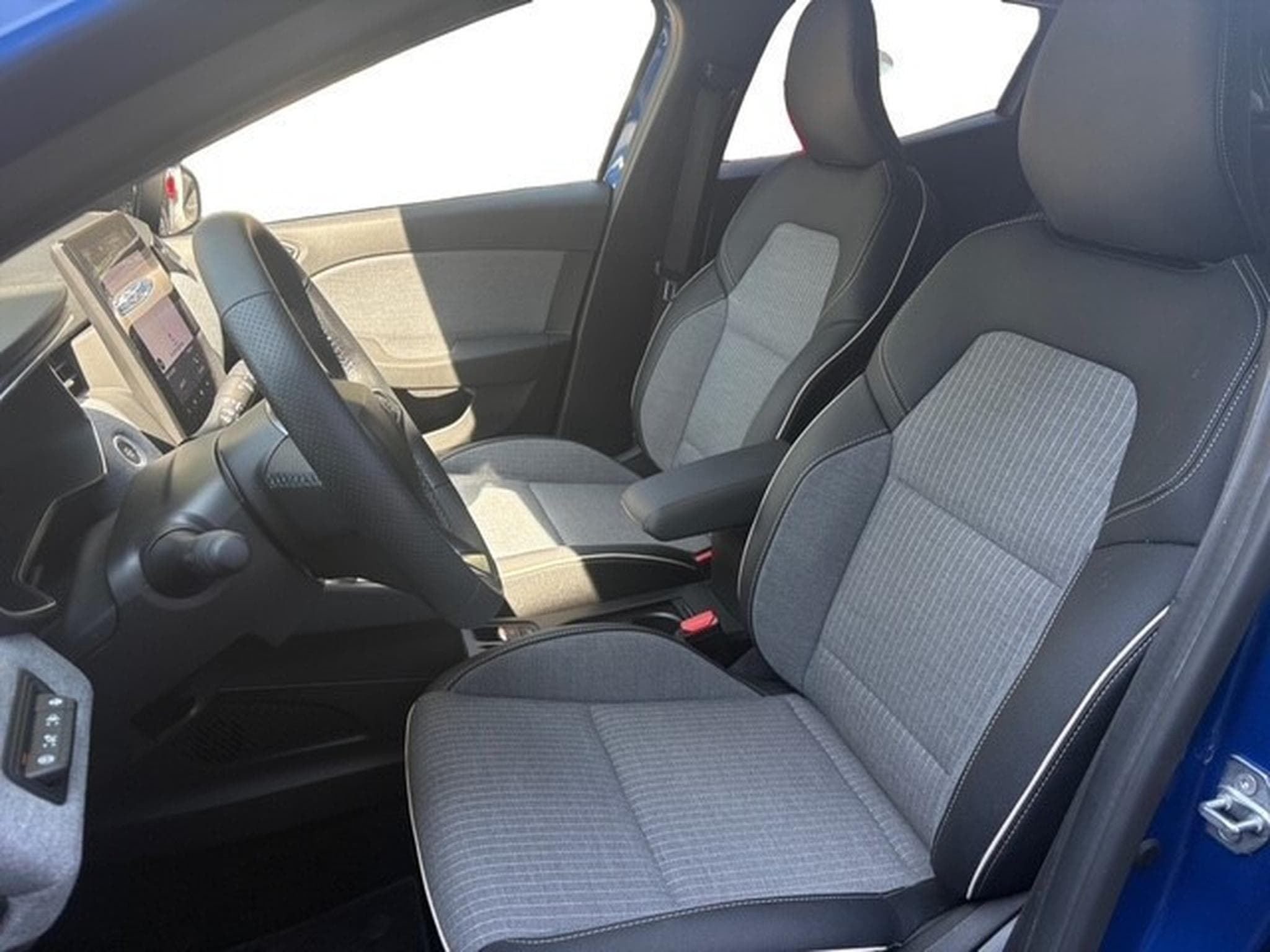 Renault Clio 1.0 TCe Techno (2025) - Photo 8
