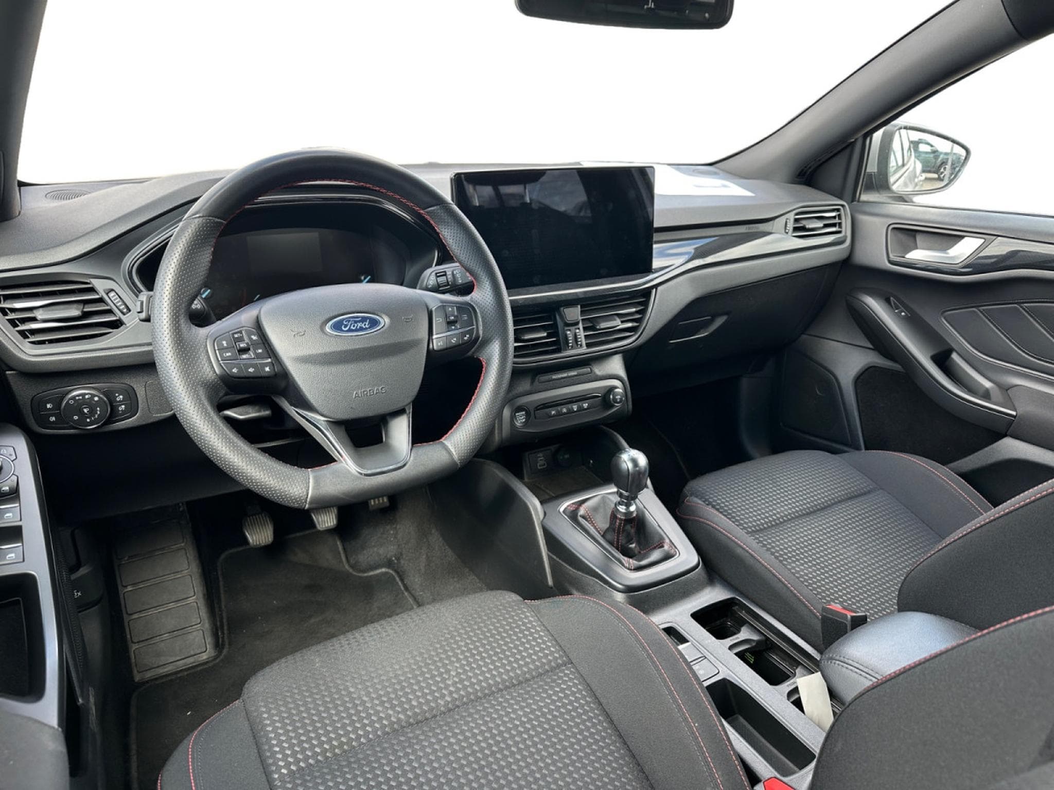 Ford Focus 1.0i ST- LINE Ecoboost (2024) - Photo 8