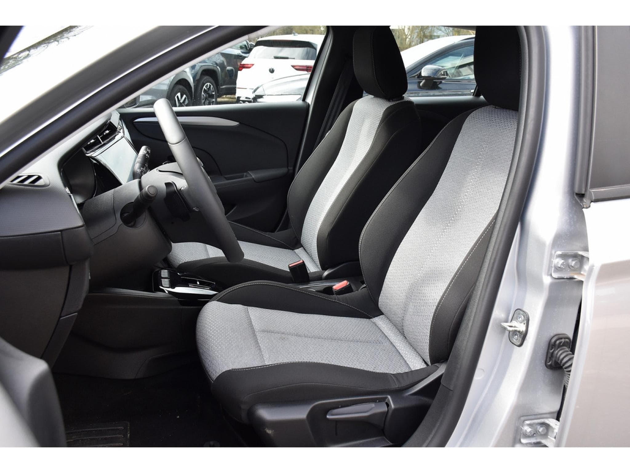 Opel Corsa 1.2 Turbo Edition AT8 REGUL LANE SIDE CAM 1° MAIN (2025) - Foto 5
