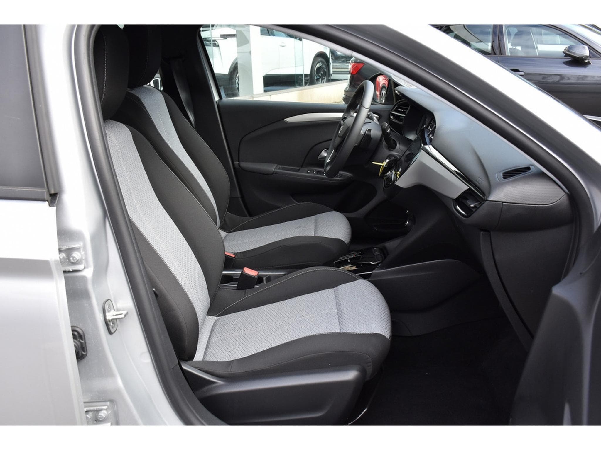 Opel Corsa 1.2 Turbo Edition AT8 REGUL LANE SIDE CAM 1° MAIN (2025) - Foto 6