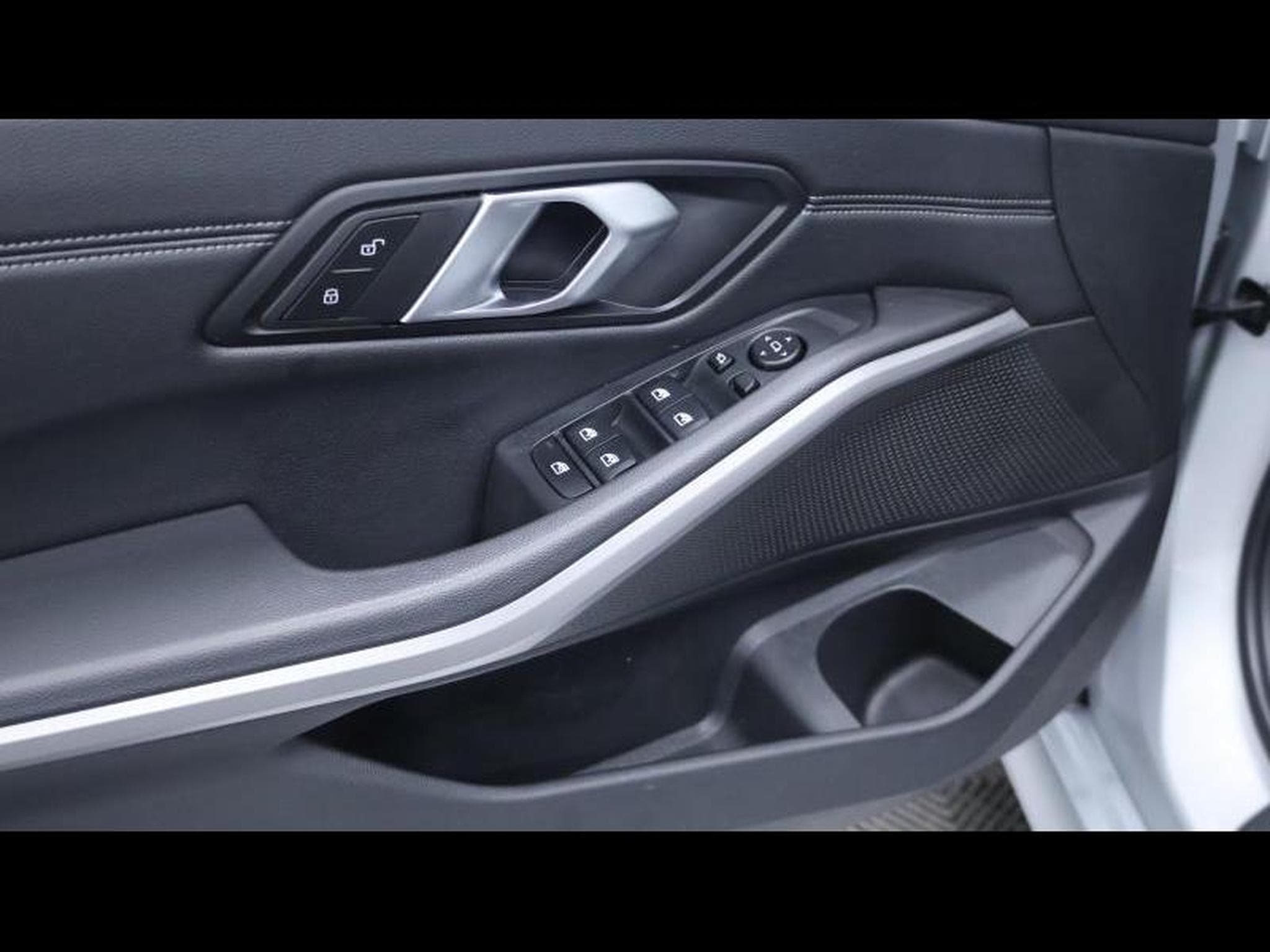 BMW 318 i limousine Advantage Steptronic (2021) - Foto 24